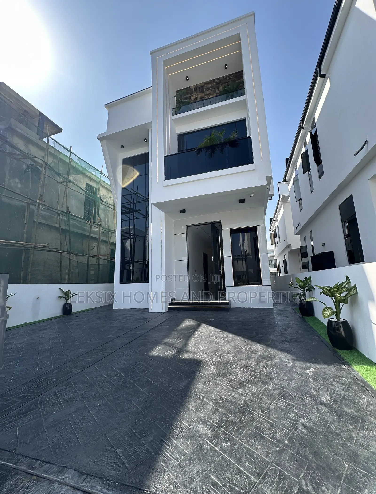 5bdrm Duplex in A Well Secured, Chevron for sale