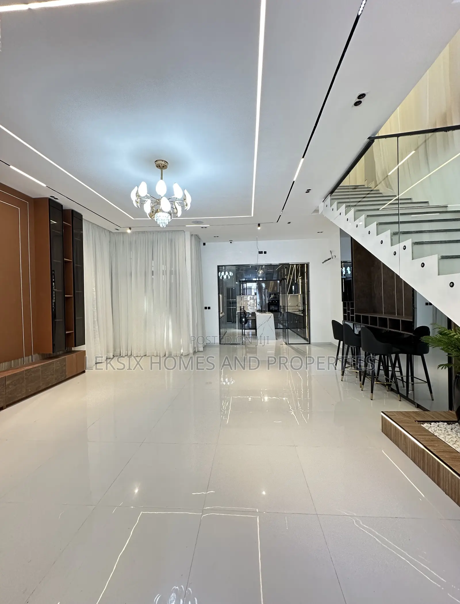 5bdrm Duplex in A Well Secured, Chevron for sale