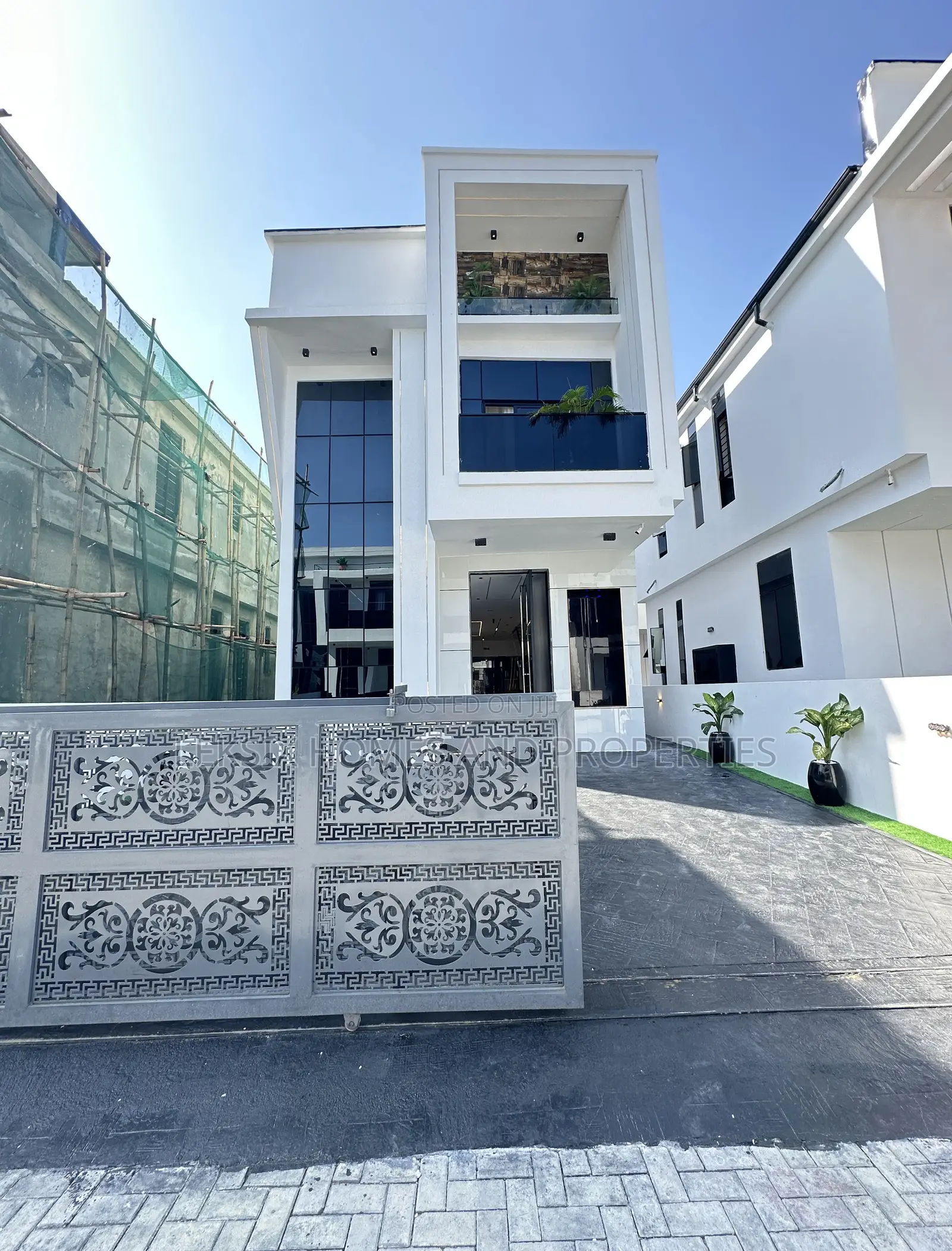 5bdrm Duplex in A Well Secured, Chevron for sale