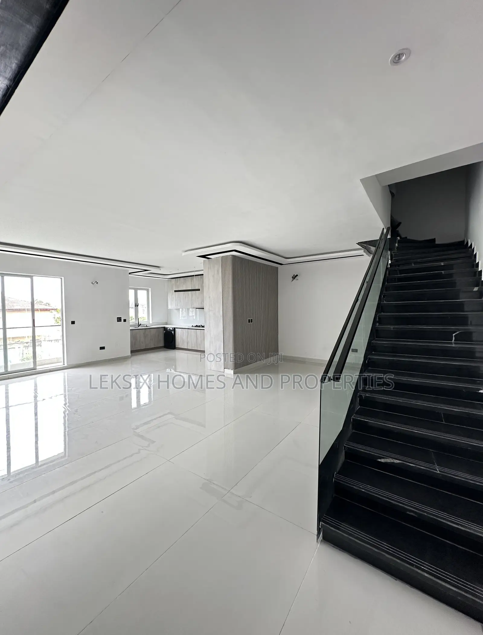 2bdrm Maisonette in A Well Secured, Lekki Phase 1 for sale