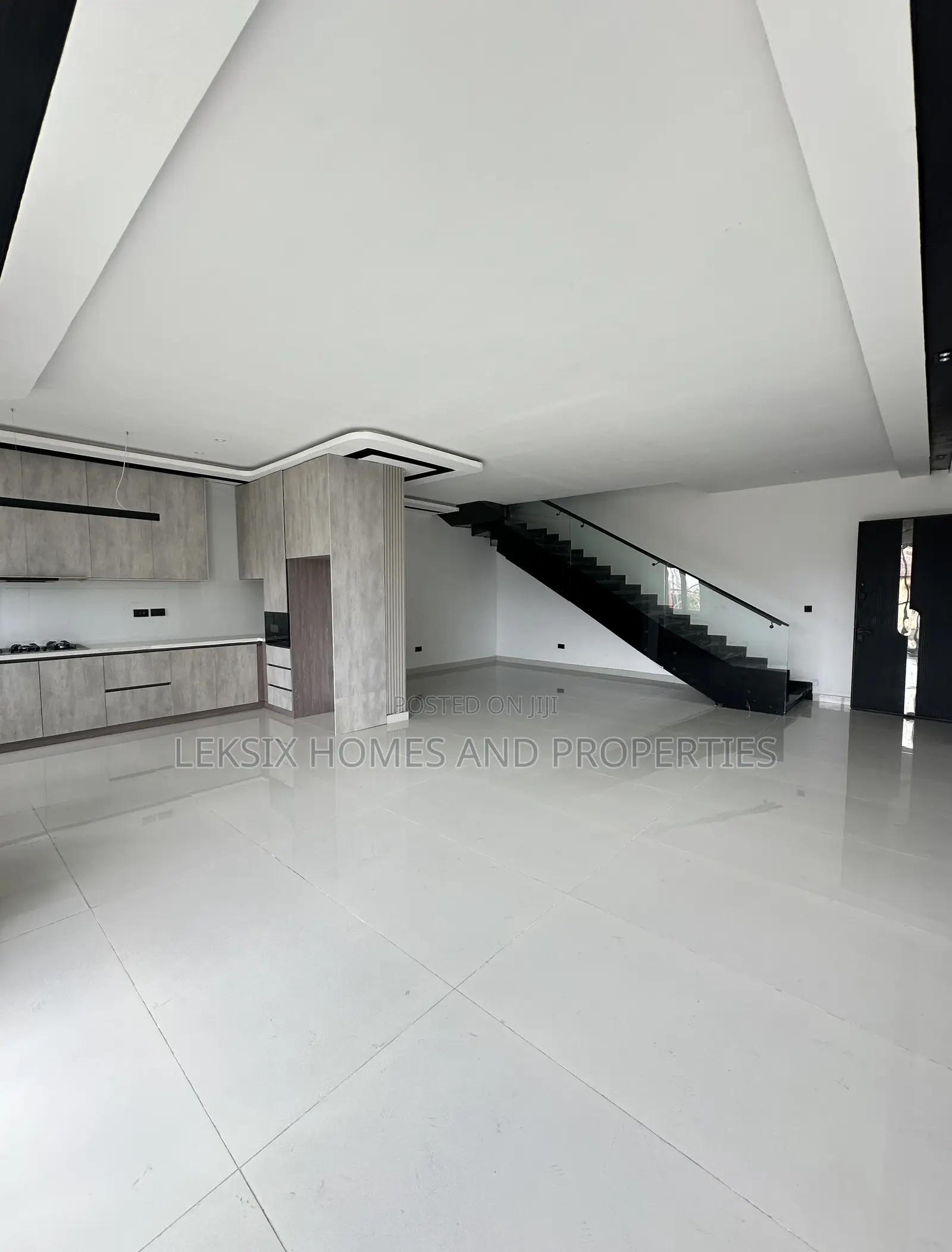 2bdrm Maisonette in A Well Secured, Lekki Phase 1 for sale