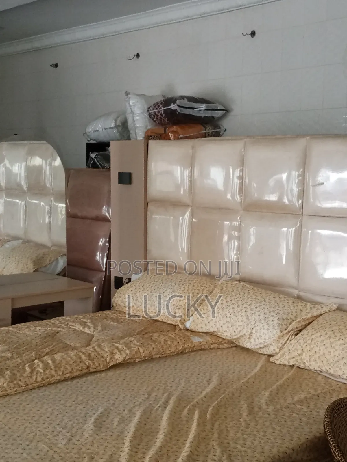 Complete Bed Frame With Gmfoam Mattress 6*6 8"