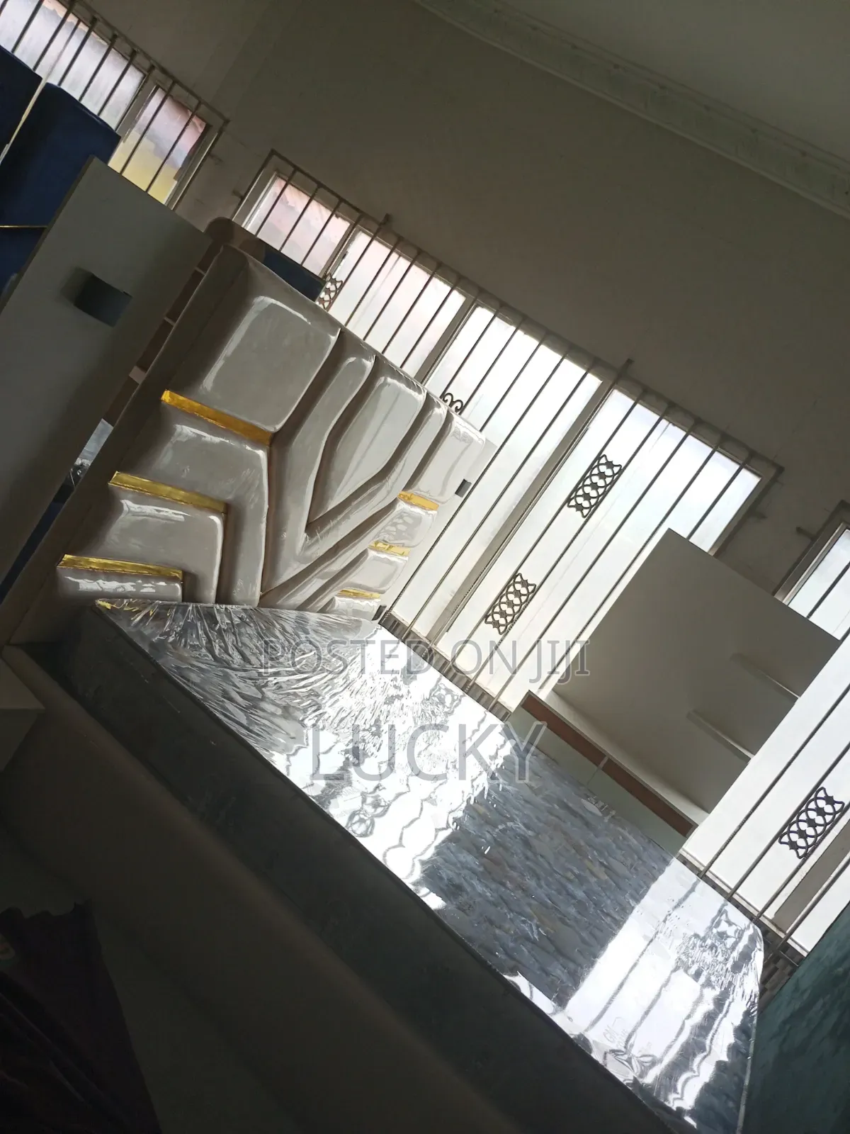 Complete Bed Frame With Gmfoam Mattress 6*6 8"