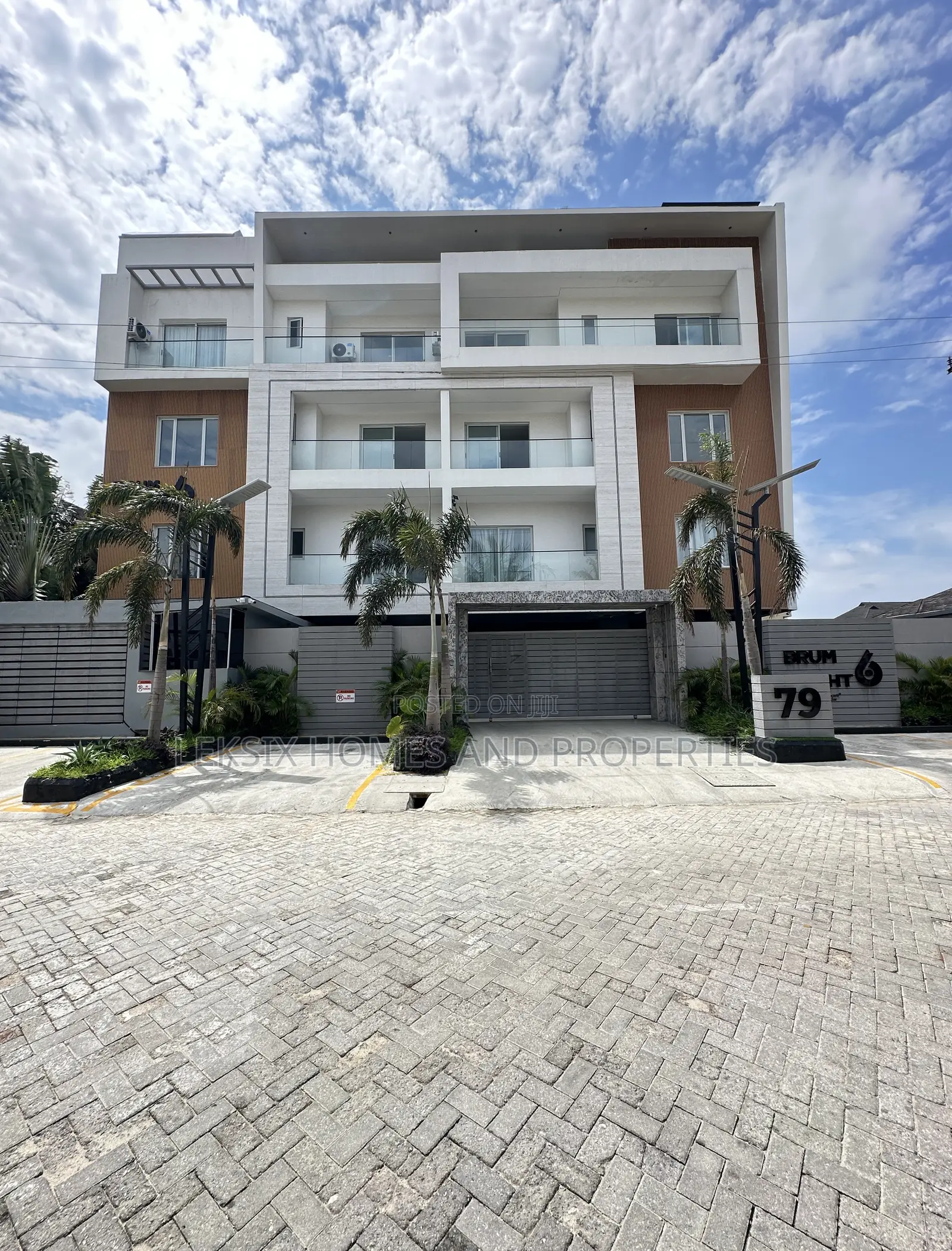2bdrm Penthouse in 2 Outdoor Gazebos, Lekki Phase 1 for sale