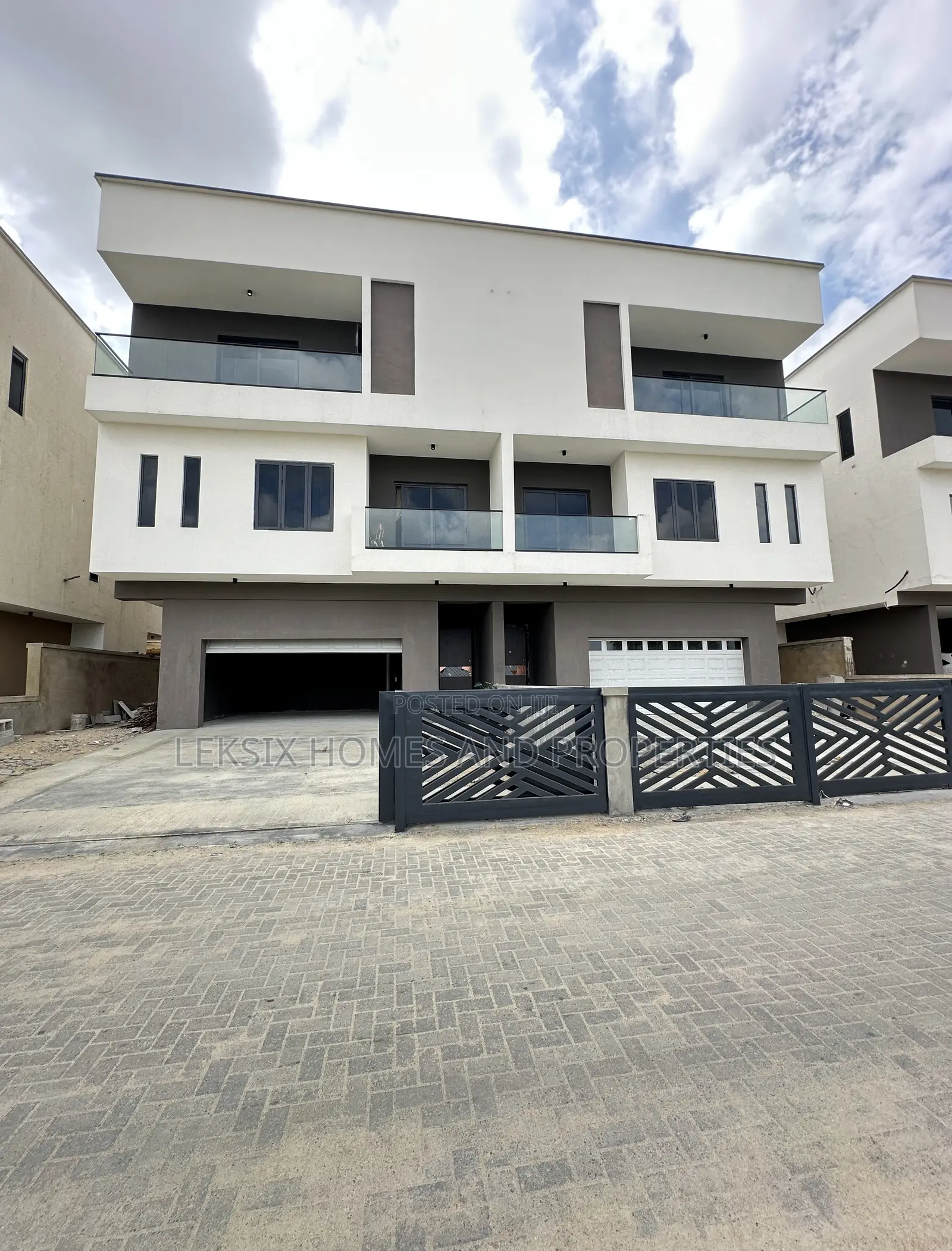 4bdrm Duplex in 12 Months Payment, Lekki Phase 1 for sale