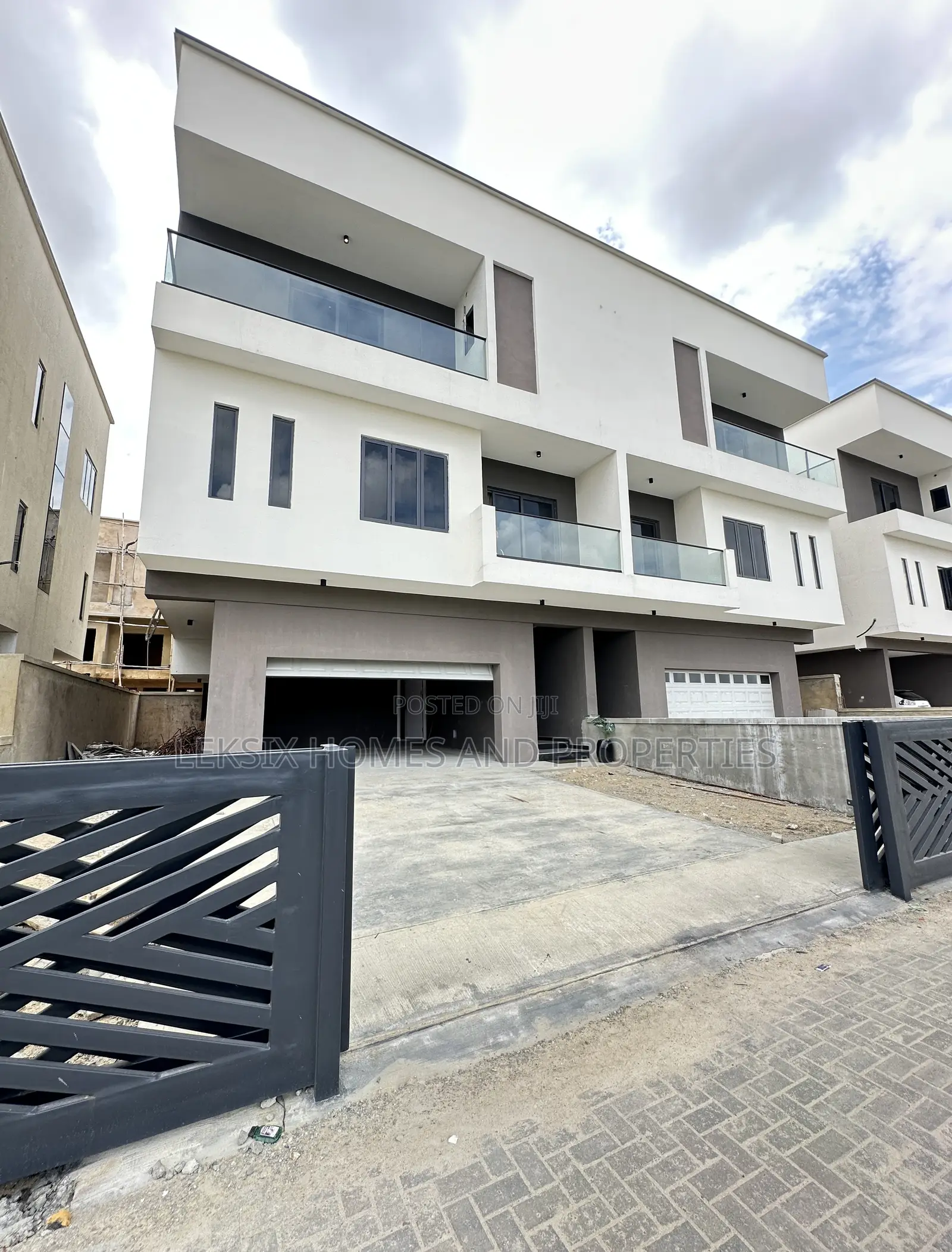 4bdrm Duplex in 12 Months Payment, Lekki Phase 1 for sale
