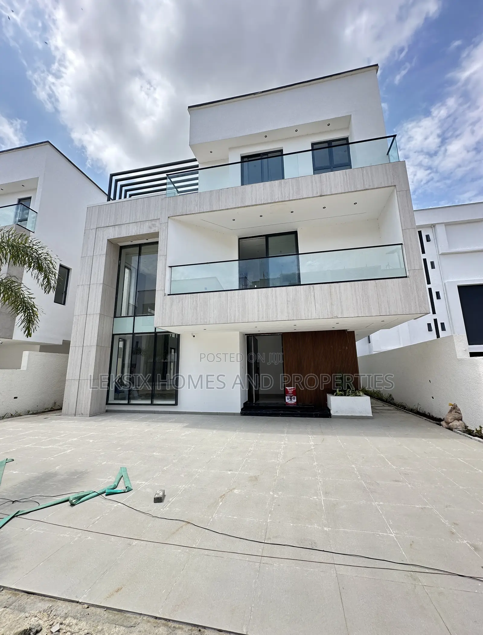 5bdrm Duplex in Buy This And Get An, Lekki Phase 1 for sale