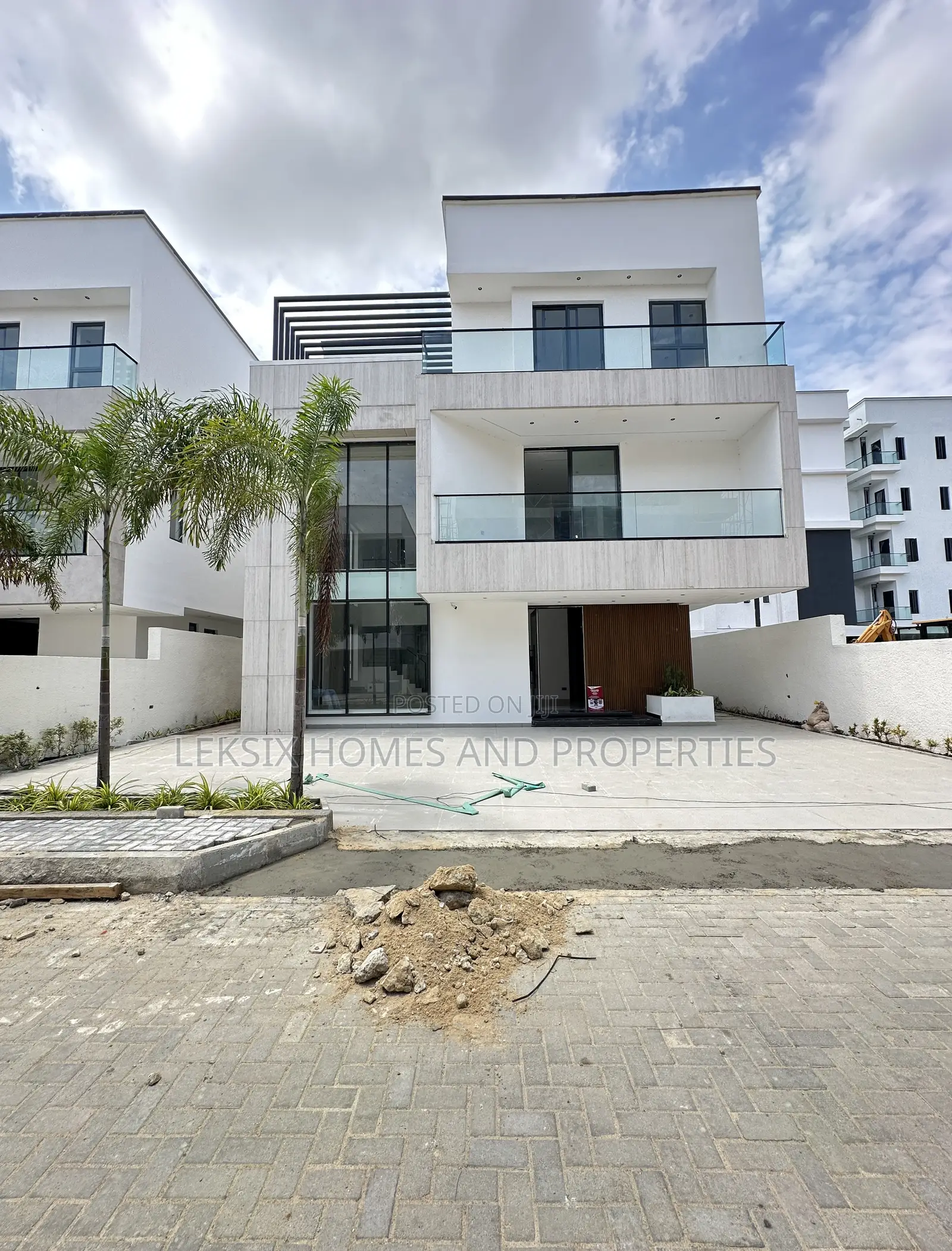 5bdrm Duplex in Buy This And Get An, Lekki Phase 1 for sale