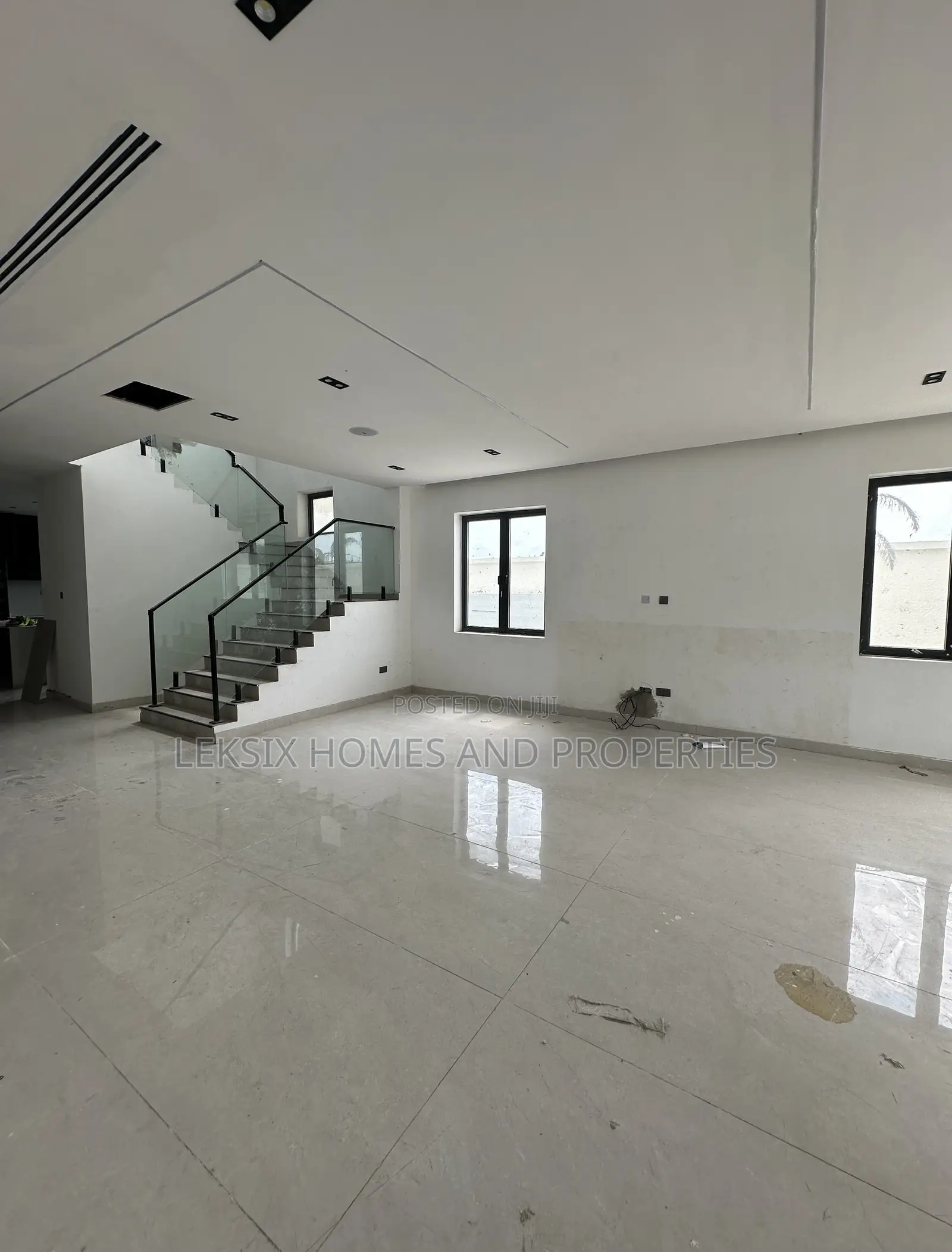6bdrm Duplex in A Well Secured, Lekki Phase 1 for sale