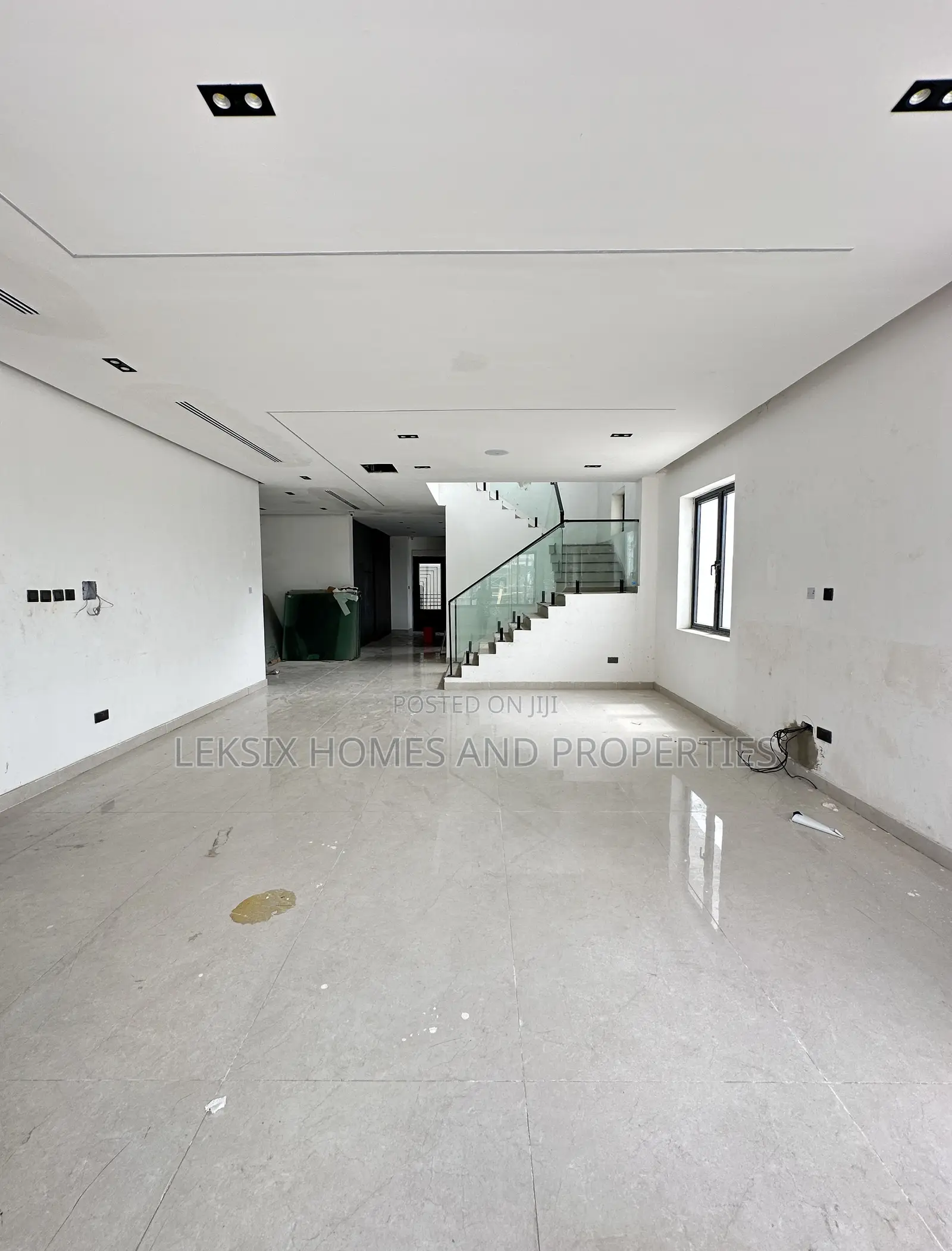 6bdrm Duplex in A Well Secured, Lekki Phase 1 for sale