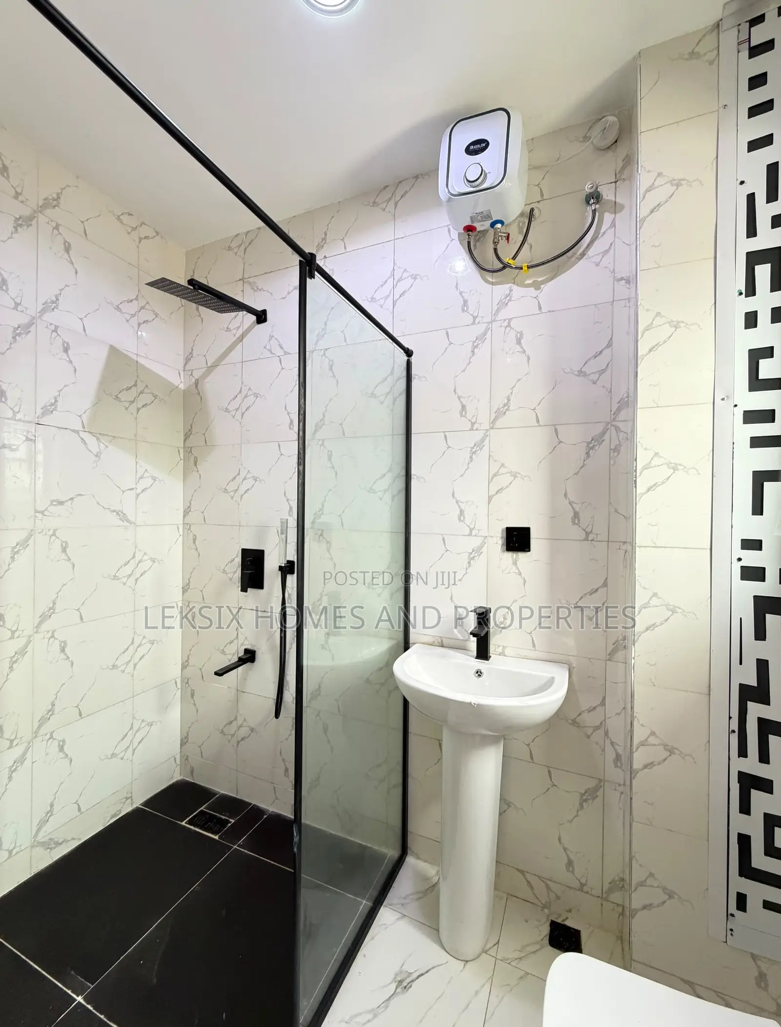 2bdrm Apartment in A Well Secured, Lekki Phase 1 for sale