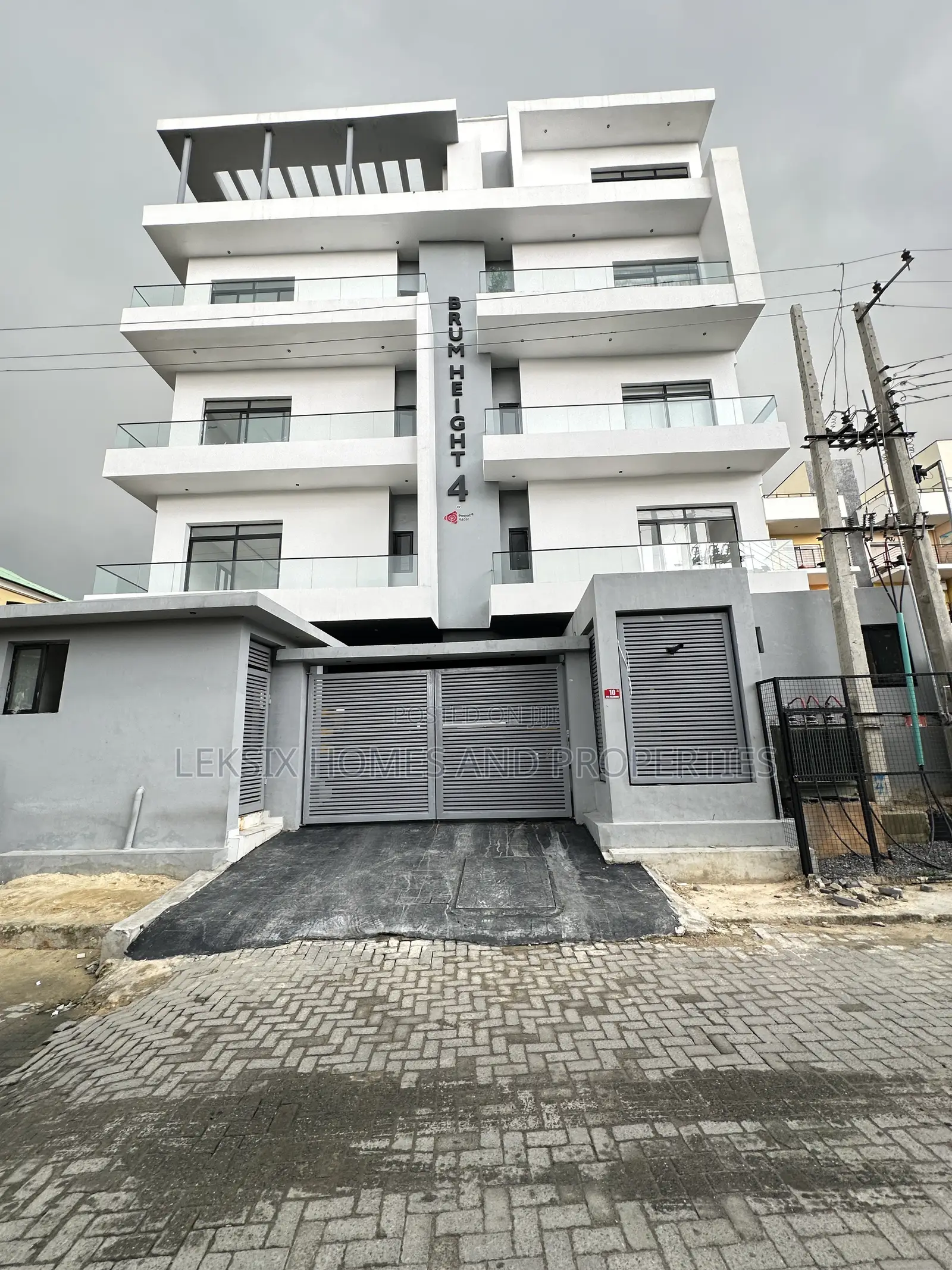 2bdrm Apartment in A Well Secured, Lekki Phase 1 for sale