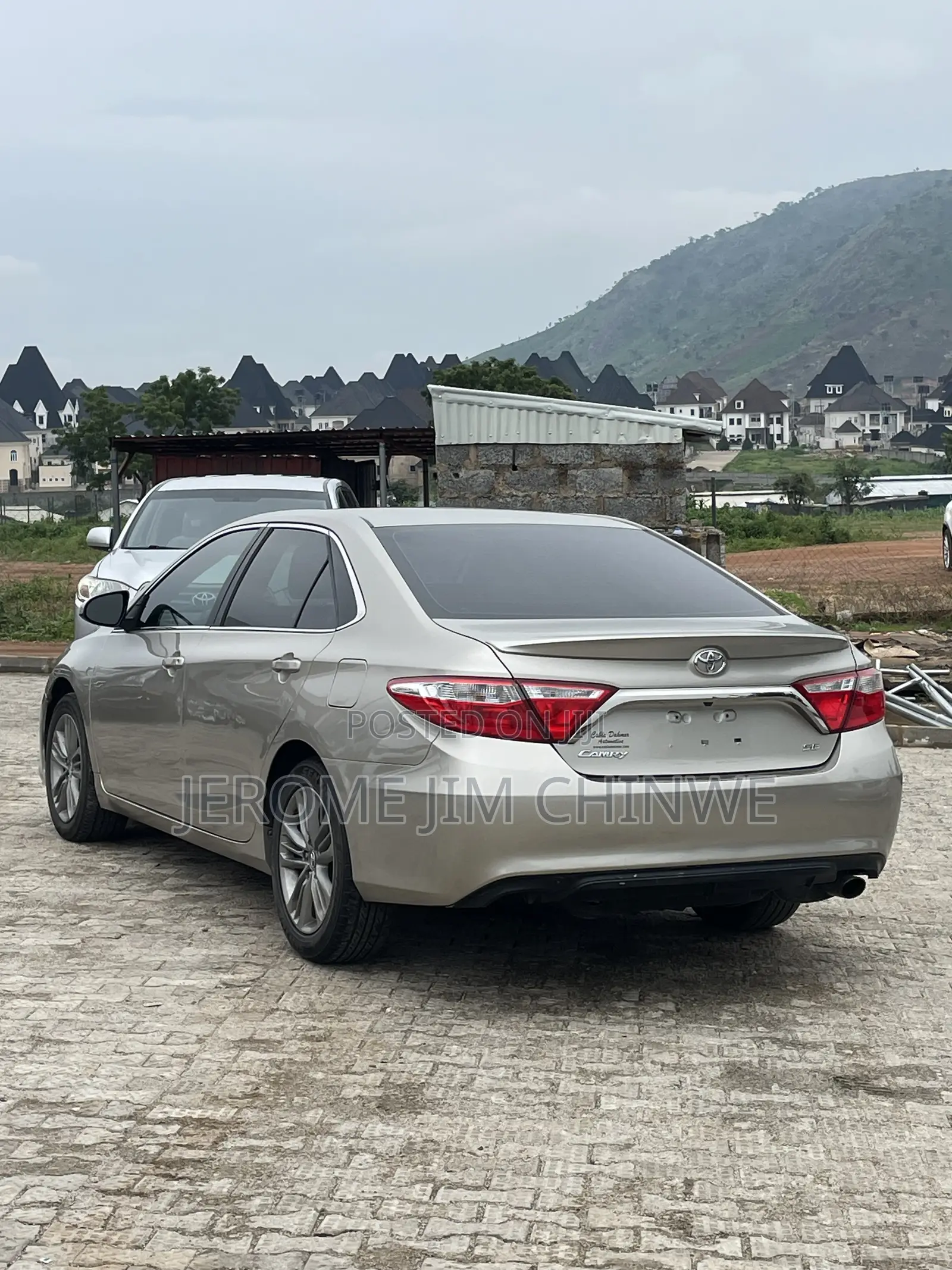 Toyota Camry 2016 Gold