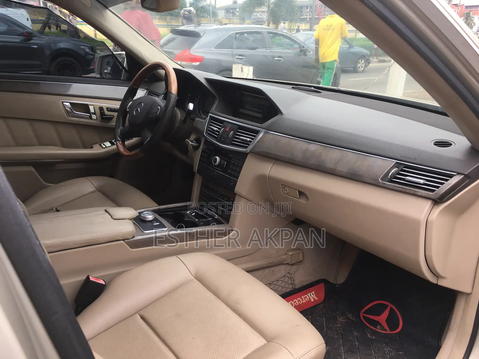 Mercedes-Benz E350 2010 Gold