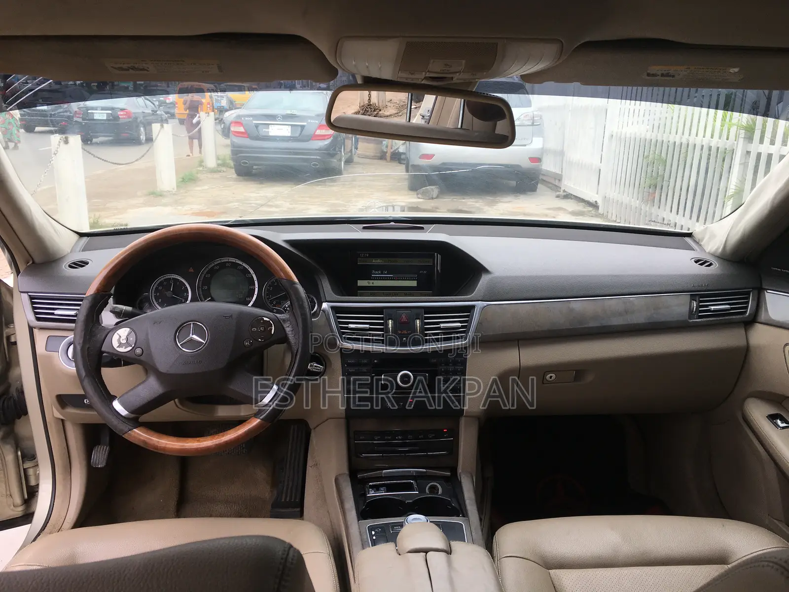 Mercedes-Benz E350 2010 Gold