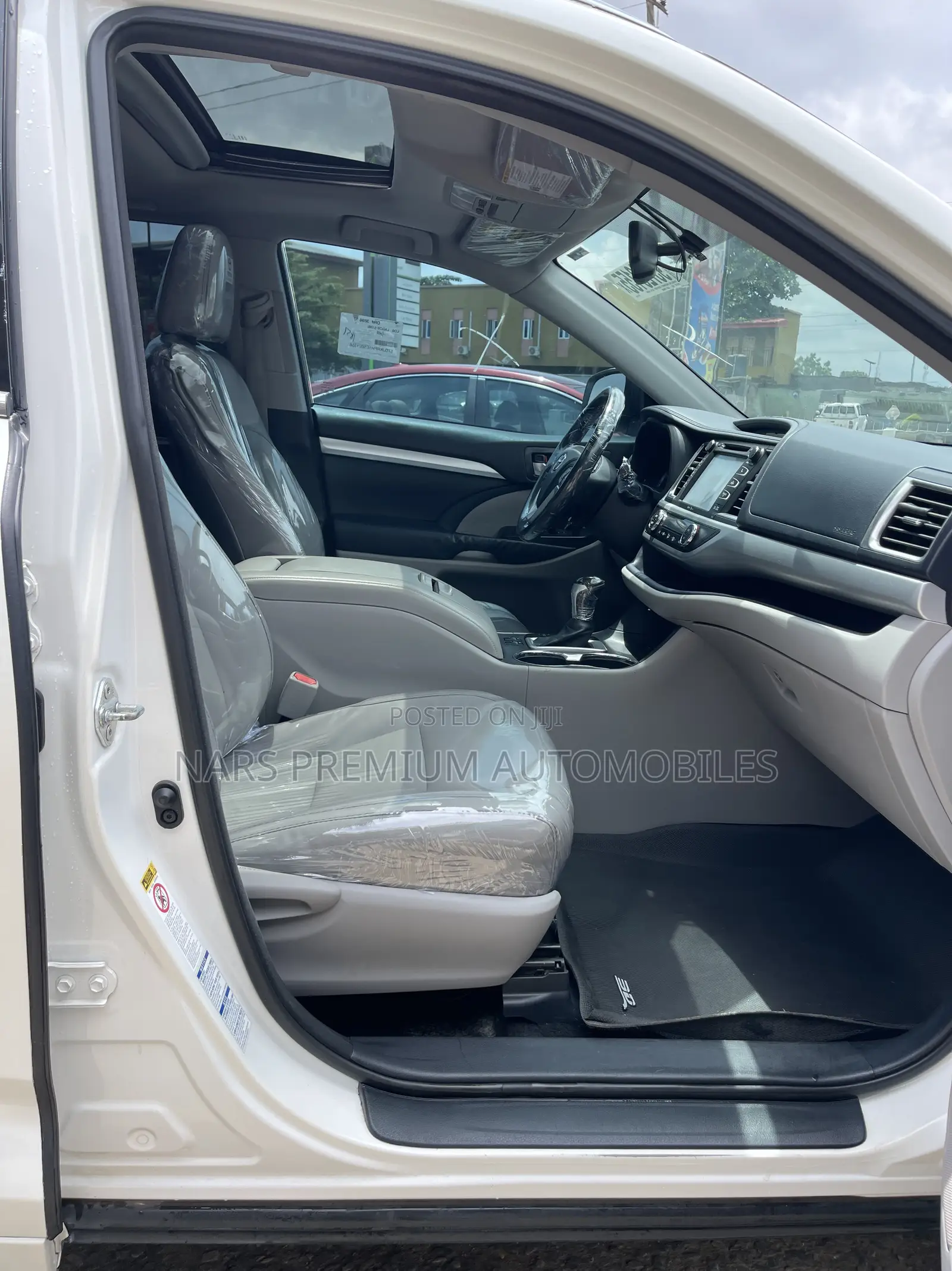 Toyota Highlander XLE 4dr SUV AWD (3.5L 6cyl 6A) 2014 White