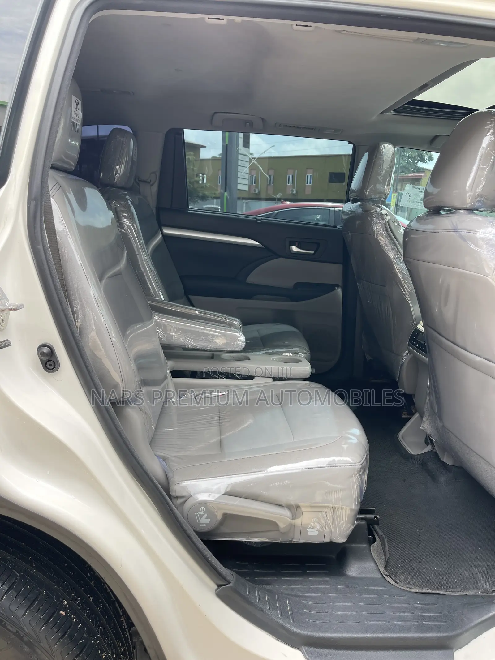Toyota Highlander XLE 4dr SUV AWD (3.5L 6cyl 6A) 2014 White