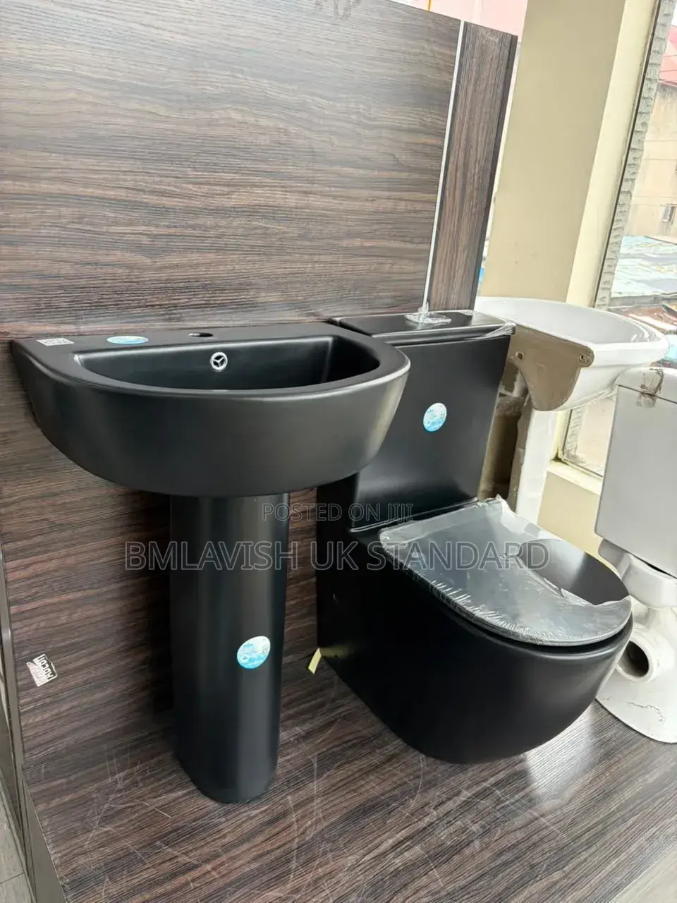Executive Matte Black Water Closet Set