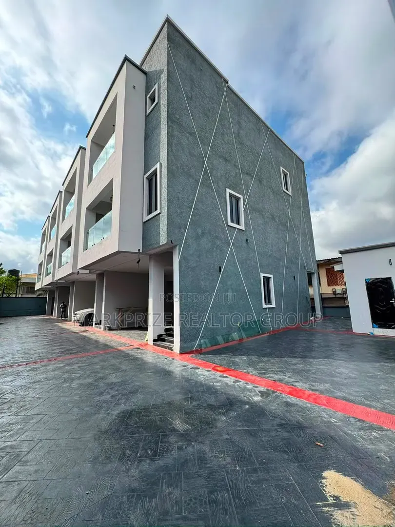 3bdrm Apartment in Opebi Ikeja Lagos for sale