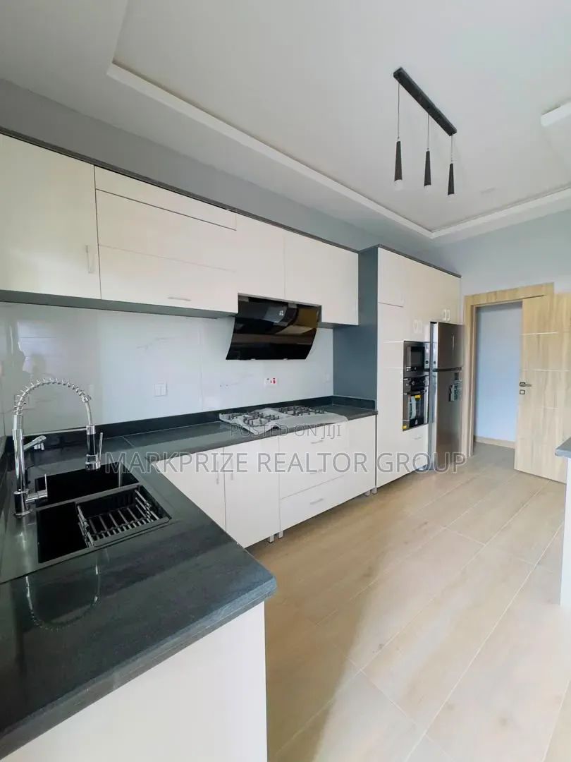 3bdrm Apartment in Opebi Ikeja Lagos for sale