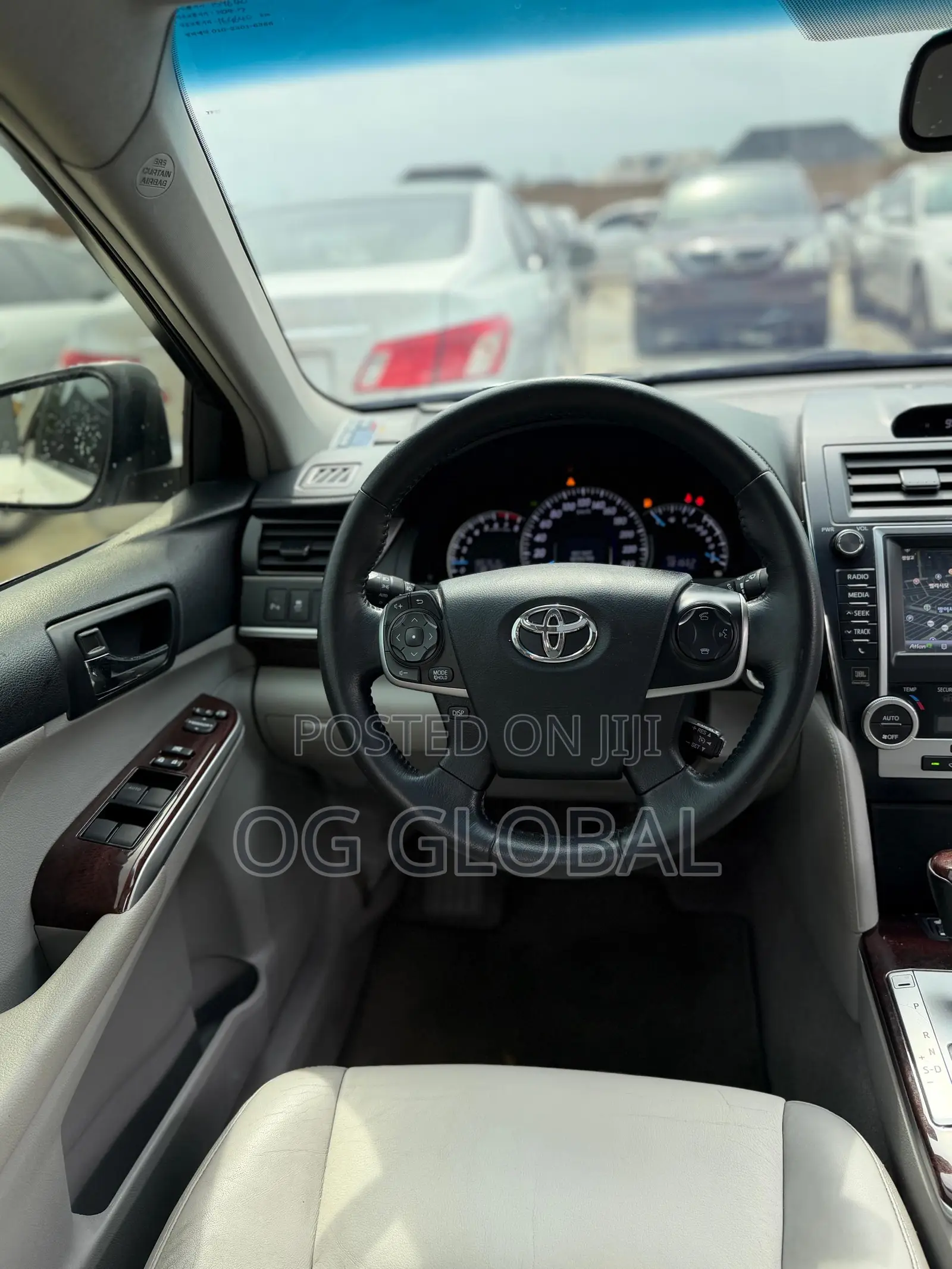 Toyota Camry SE V6 4dr Sedan (3.5L 6cyl 6A) 2013 White
