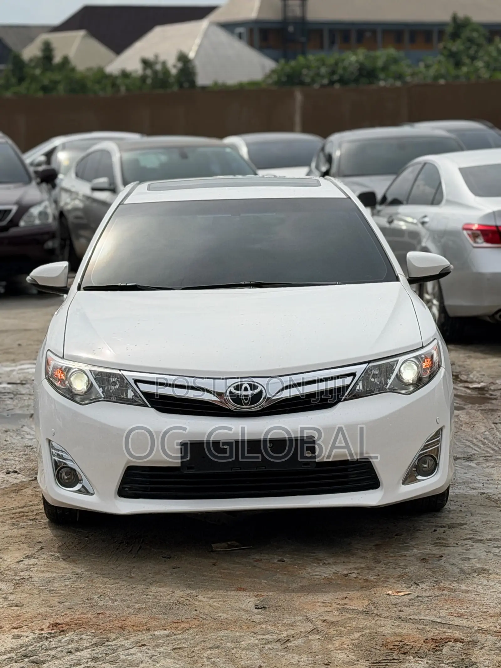 Toyota Camry SE V6 4dr Sedan (3.5L 6cyl 6A) 2013 White