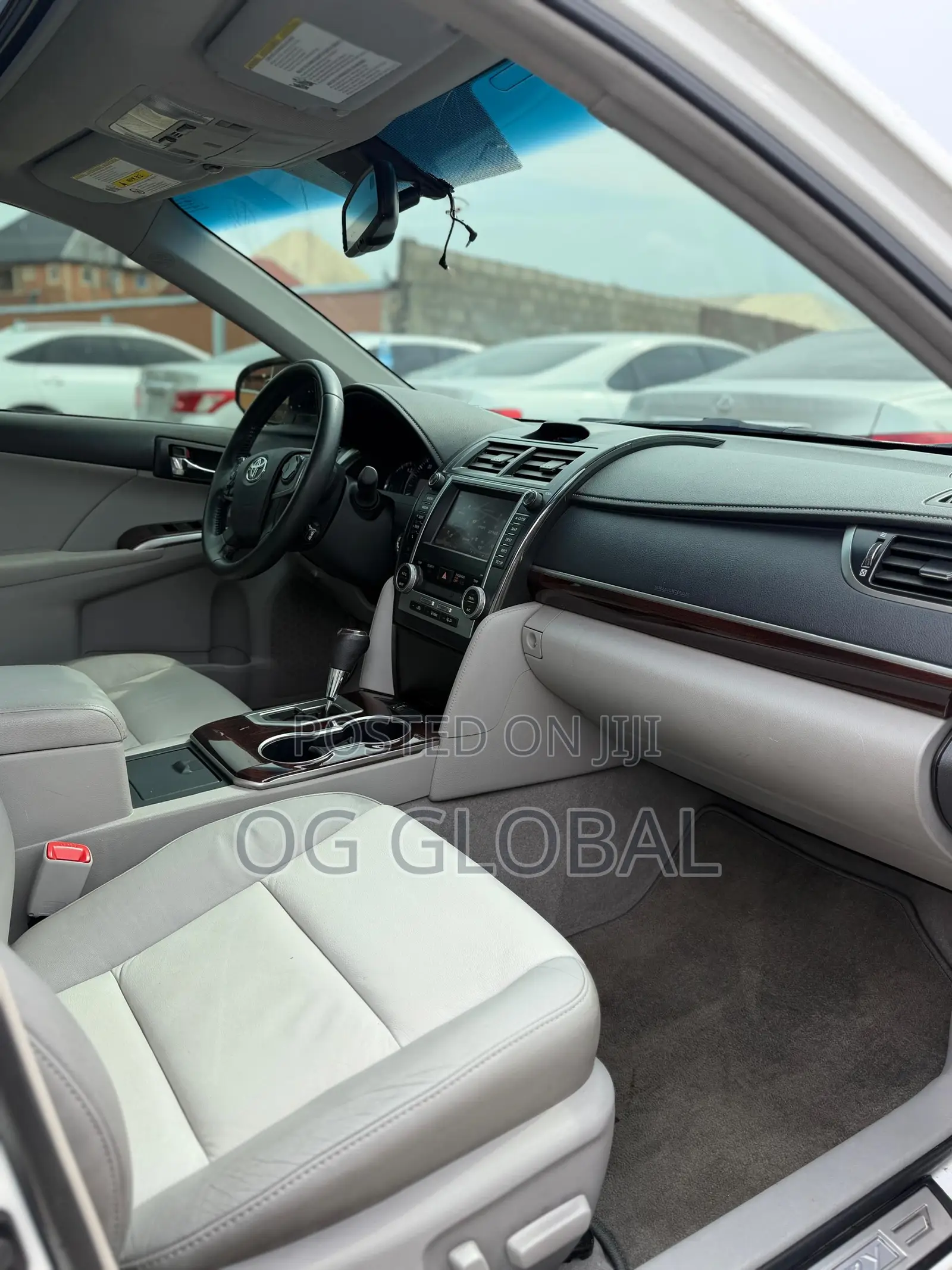 Toyota Camry SE V6 4dr Sedan (3.5L 6cyl 6A) 2013 White