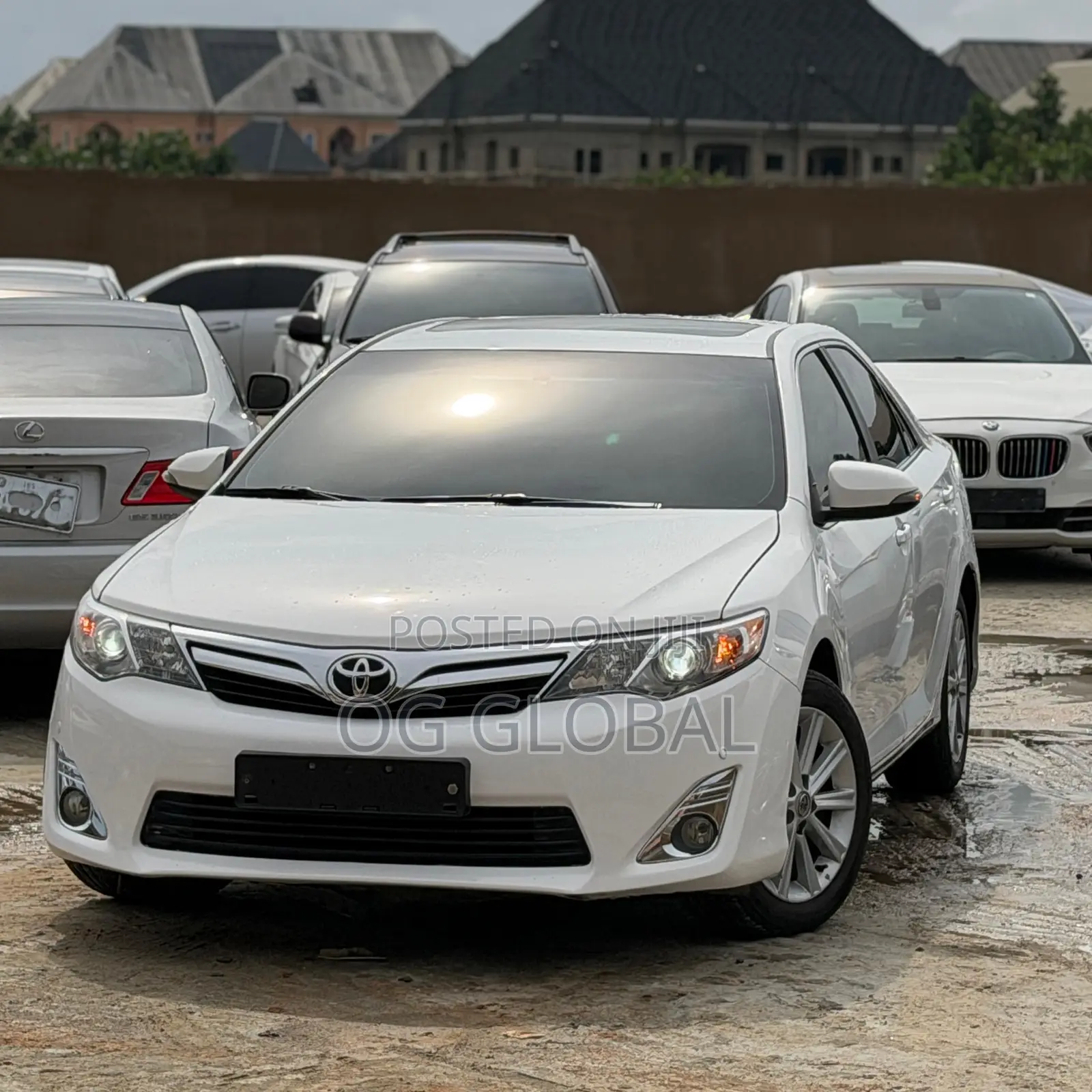 Toyota Camry SE V6 4dr Sedan (3.5L 6cyl 6A) 2013 White