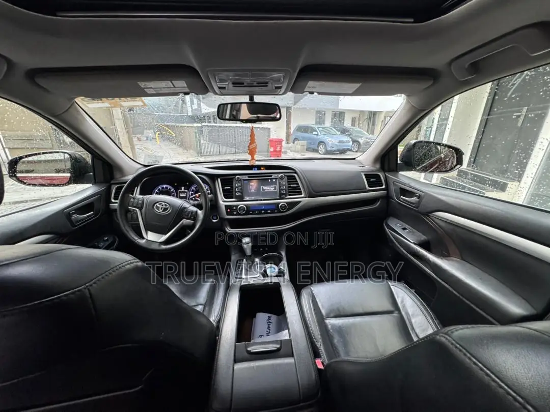 Toyota Highlander XLE 4dr SUV AWD (3.5L 6cyl 6A) 2015 Red