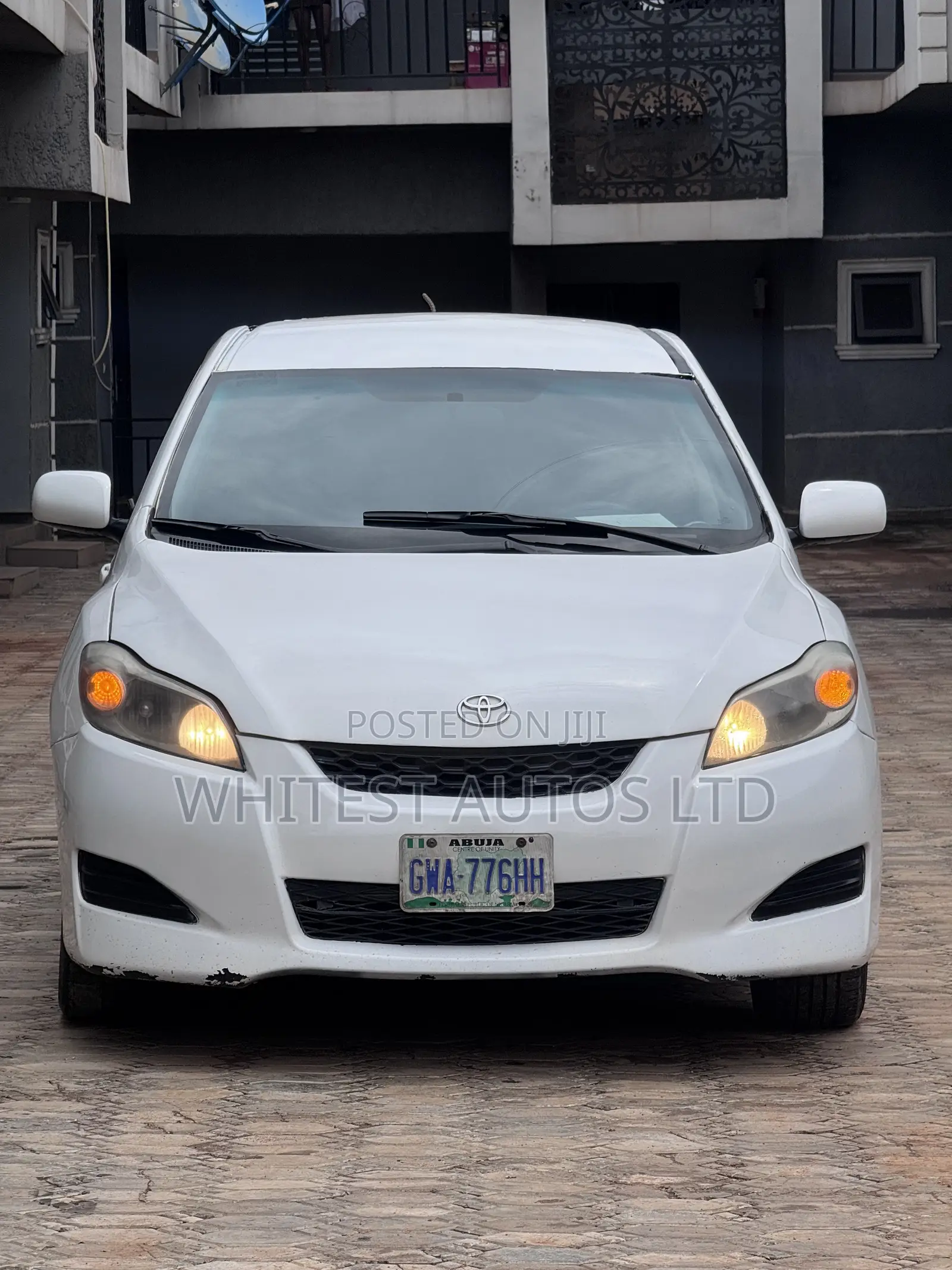 Toyota Matrix L Hatchback FWD (1.8L 4cyl 5M) 2011 White
