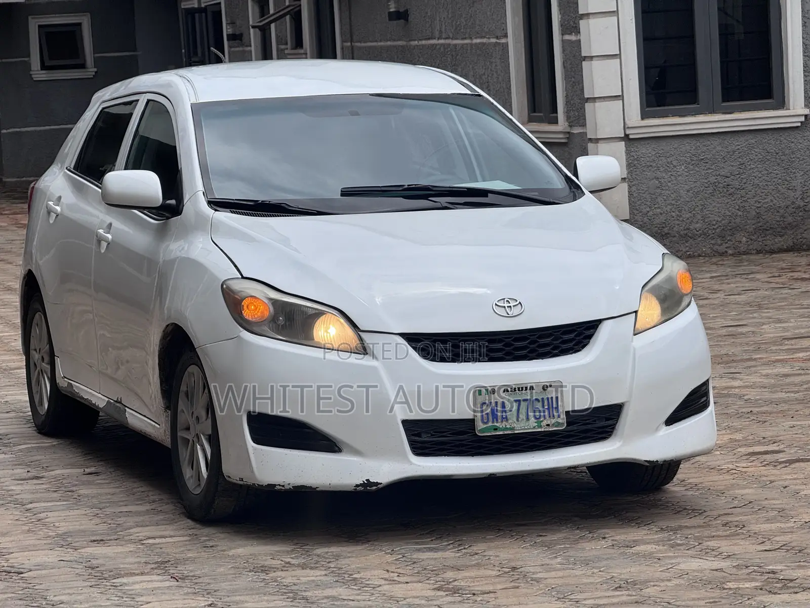 Toyota Matrix L Hatchback FWD (1.8L 4cyl 5M) 2011 White
