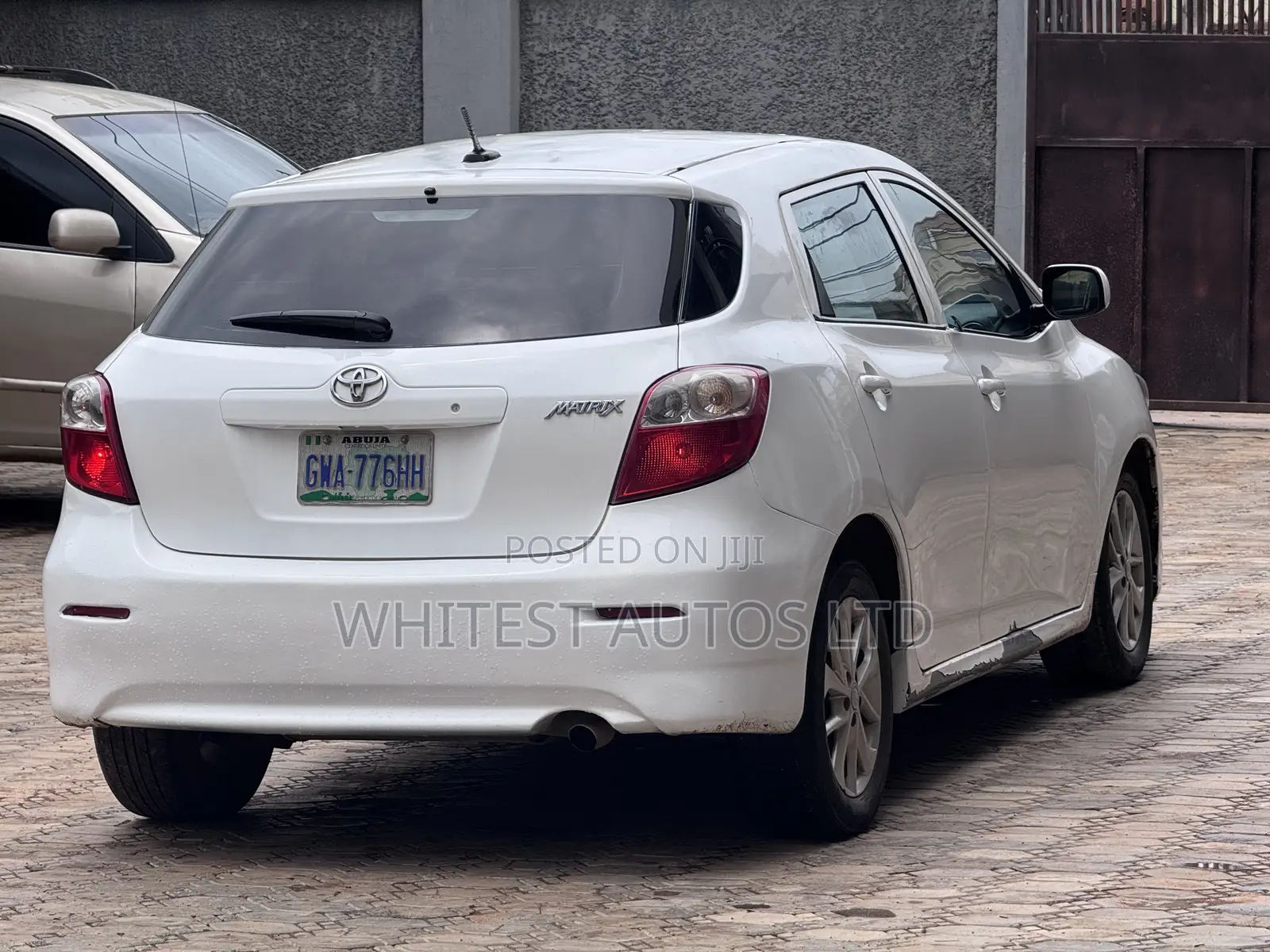 Toyota Matrix L Hatchback FWD (1.8L 4cyl 5M) 2011 White