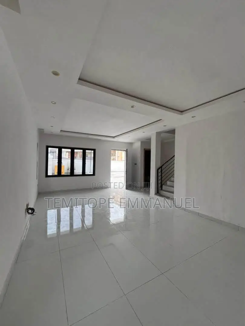 4bdrm Townhouse / Terrace in Pack View Estate for rent