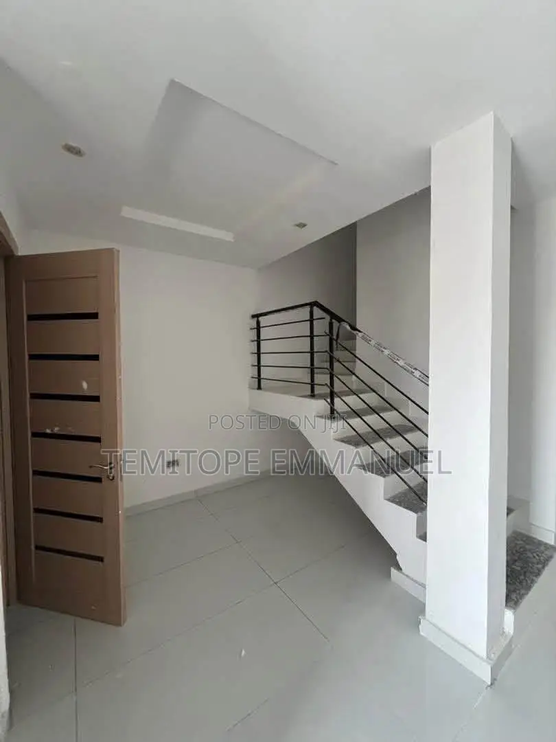 4bdrm Townhouse / Terrace in Pack View Estate for rent