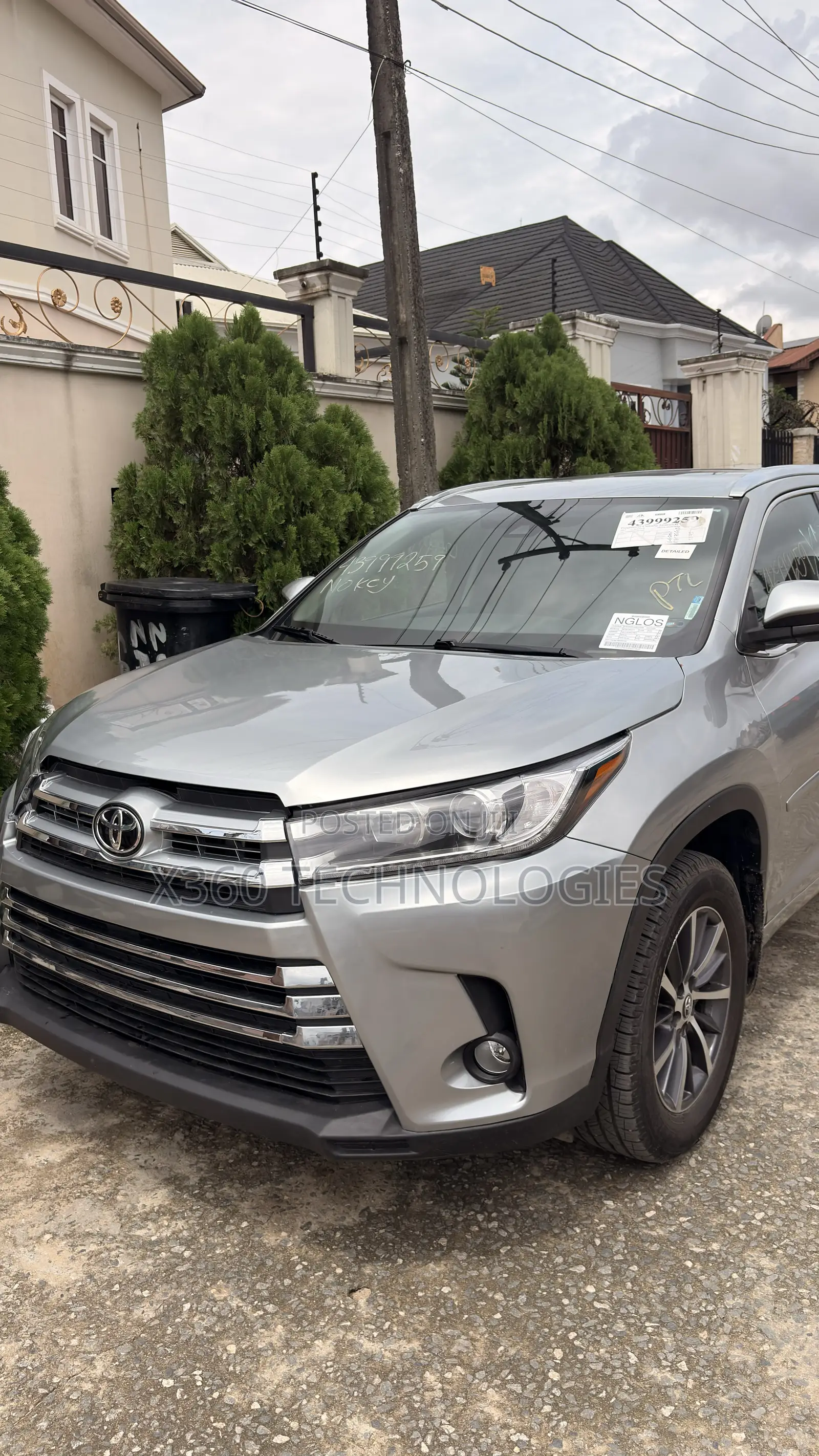 Toyota Highlander XLE 4x4 V6 (3.5L 6cyl 8A) 2017 Silver