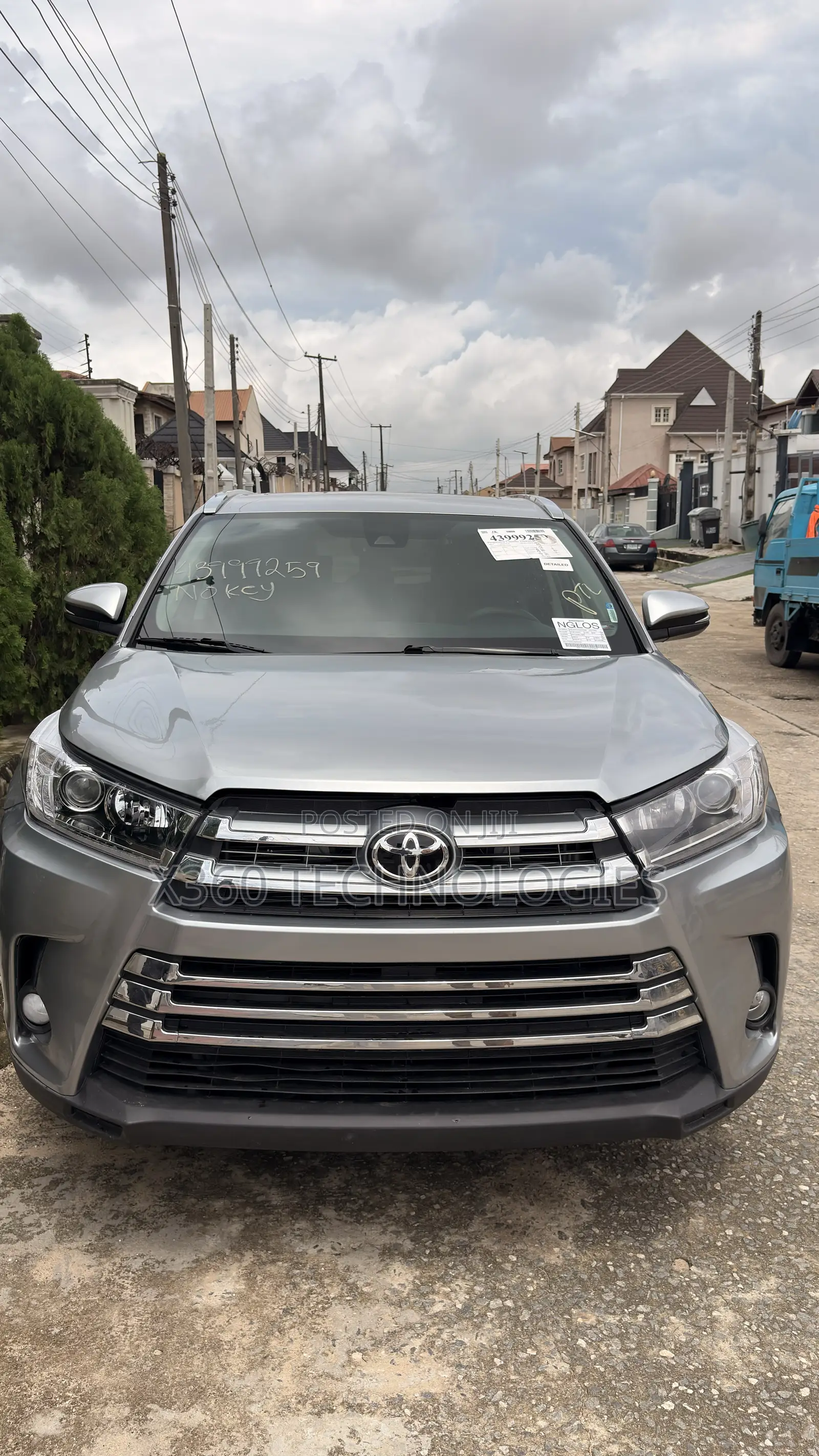 Toyota Highlander XLE 4x4 V6 (3.5L 6cyl 8A) 2017 Silver