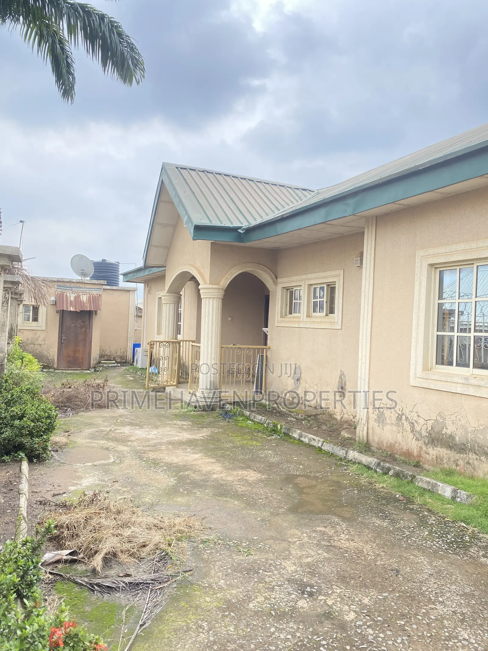 8bdrm Block of Flats in Kubwa for sale