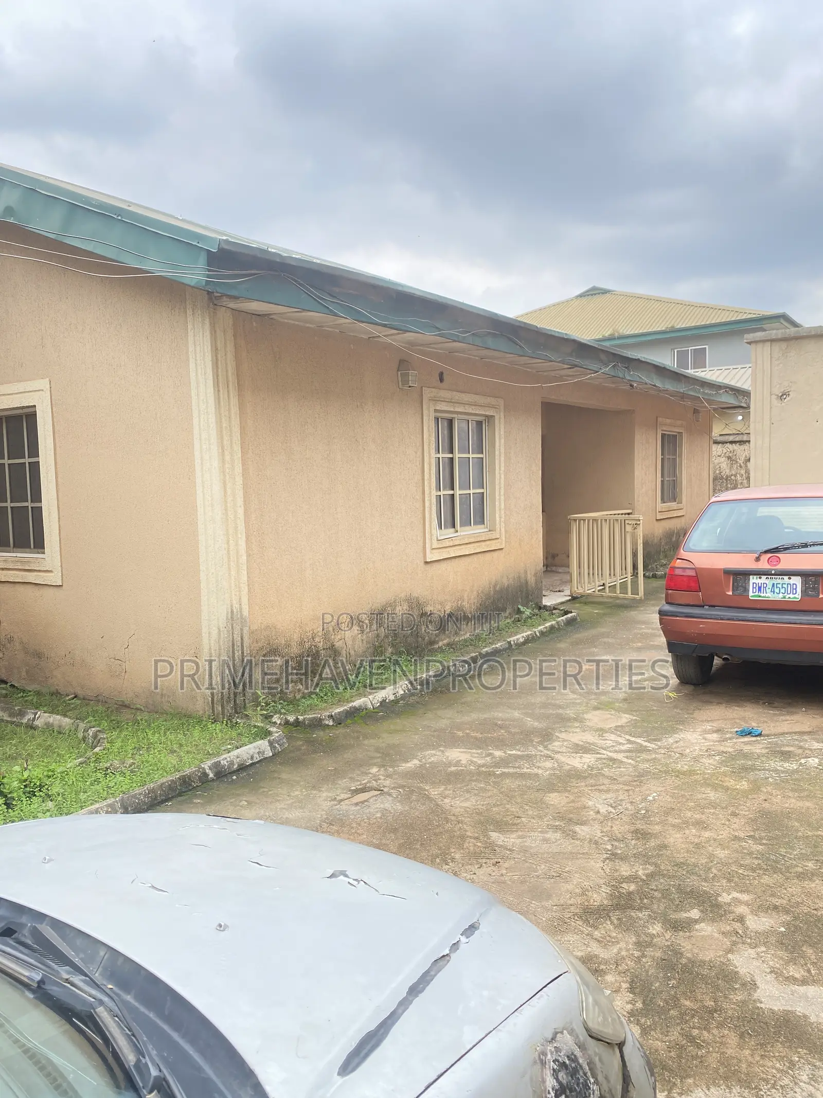 8bdrm Block of Flats in Kubwa for sale
