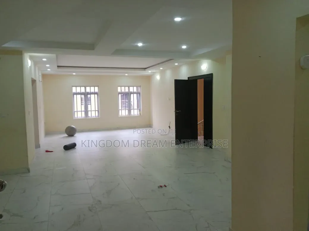 4bdrm Maisonette in Platinum Way Jakande for rent