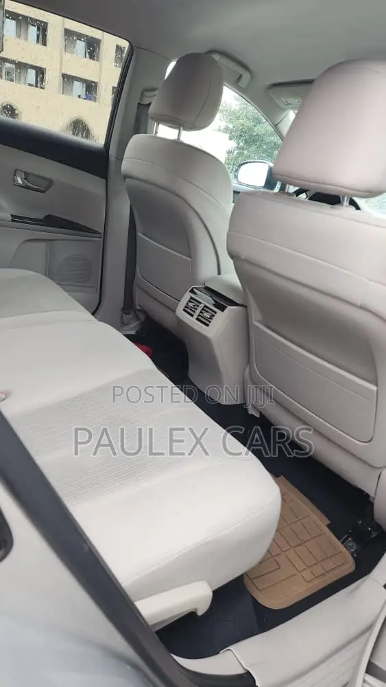 Toyota Venza AWD 2011 Silver