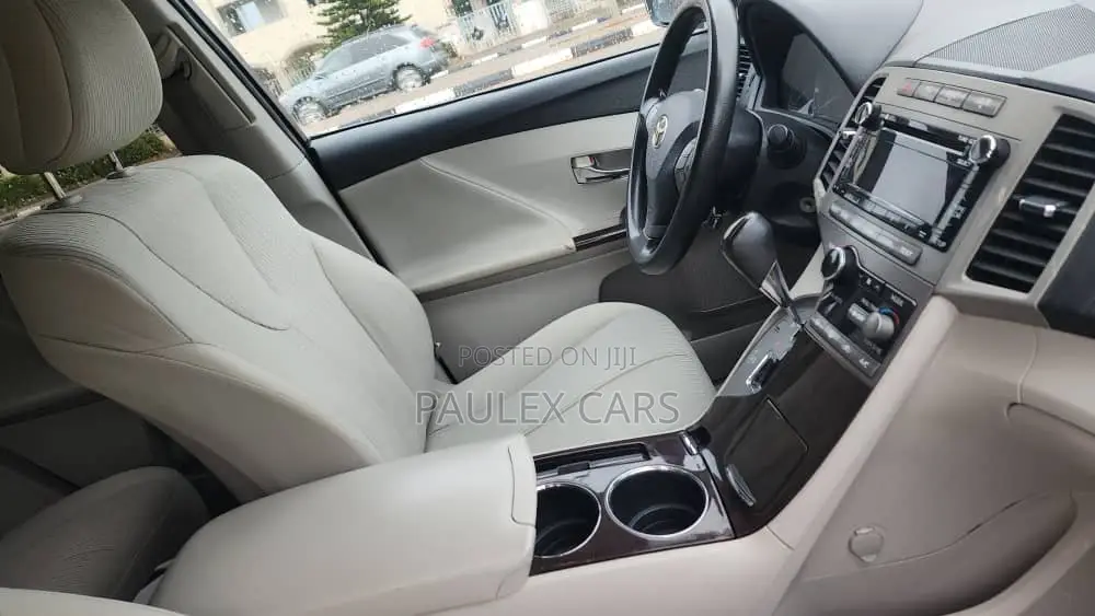 Toyota Venza AWD 2011 Silver