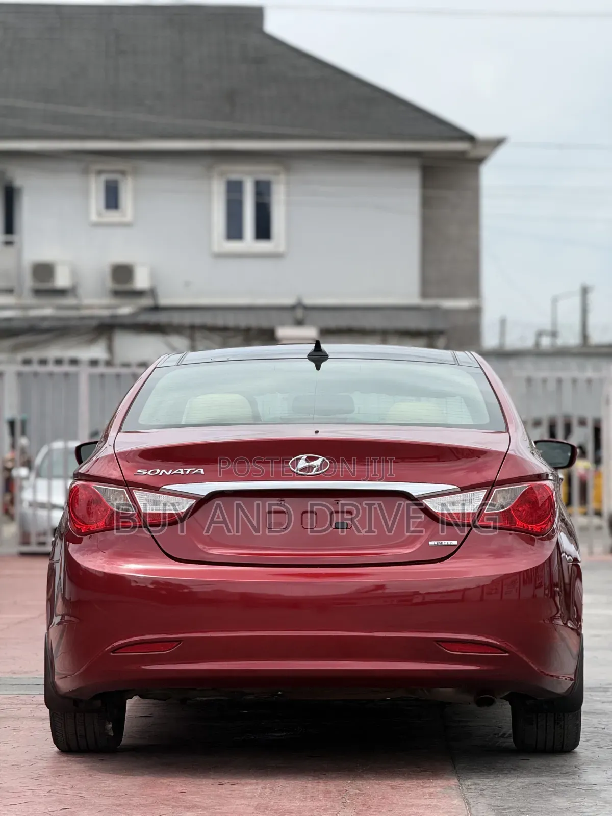 Hyundai Sonata Limited Sedan FWD (2.4L 4cyl 6A) 2012 Red