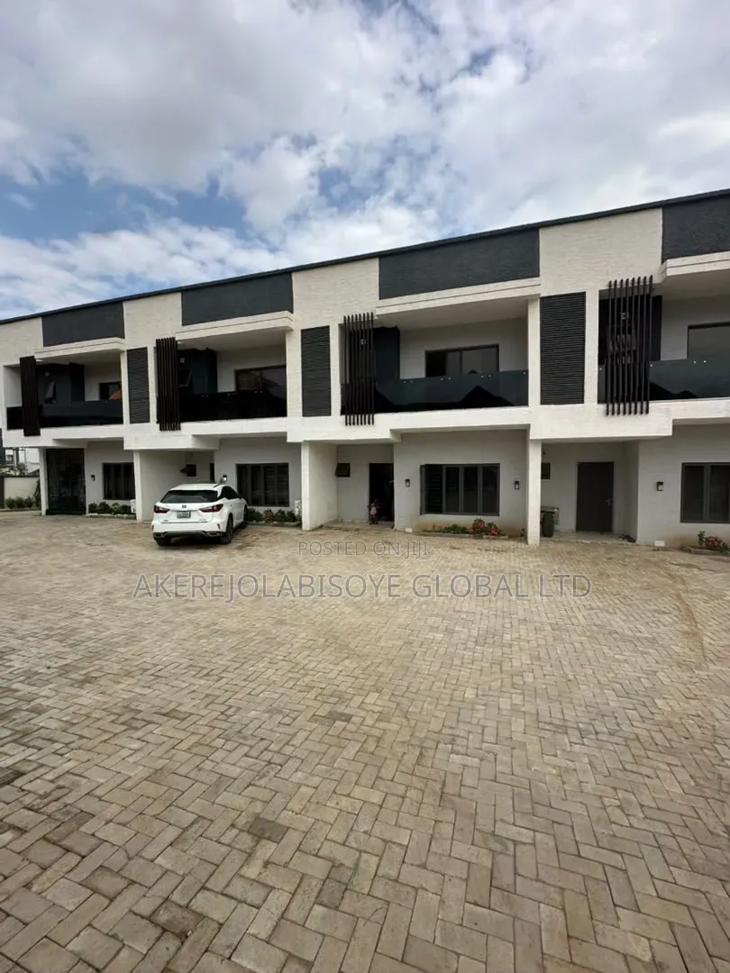 3bdrm Duplex in Close To Beger Yard for rent