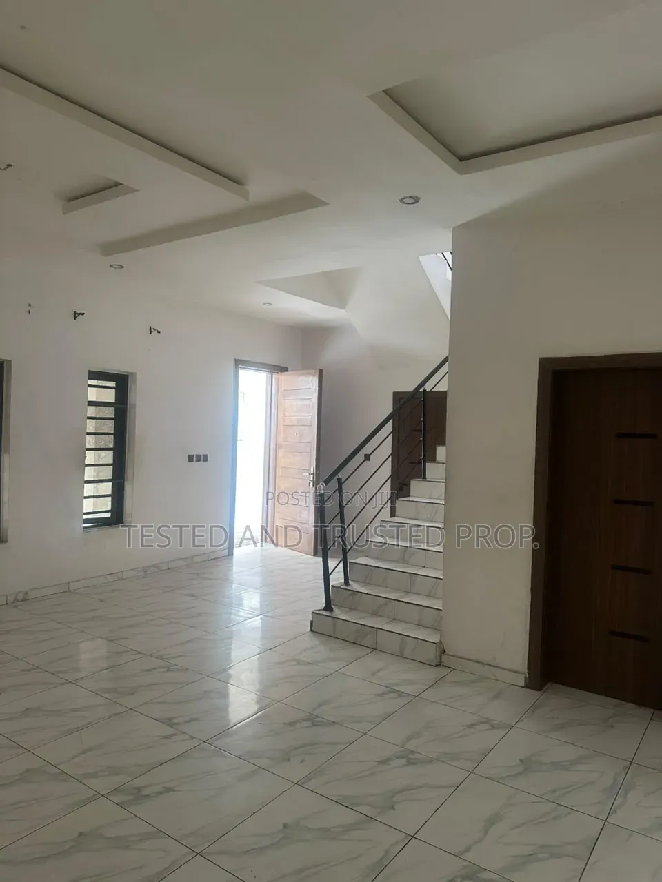 4bdrm Duplex in Harris Drive Vgc, Chevron for rent