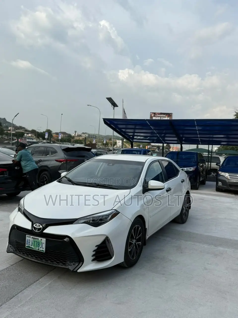 Toyota Corolla LE ECO 4dr Sedan (1.8L 4cyl CVT) 2017 White