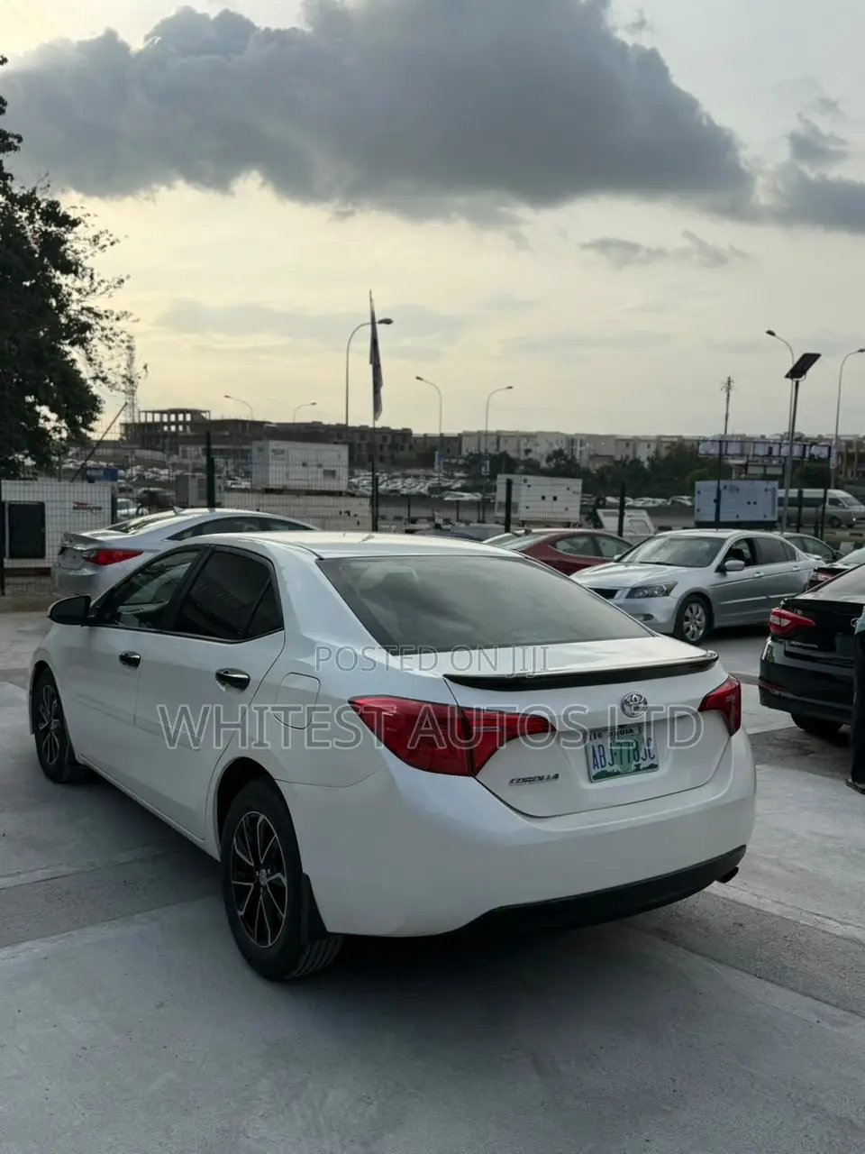 Toyota Corolla LE ECO 4dr Sedan (1.8L 4cyl CVT) 2017 White