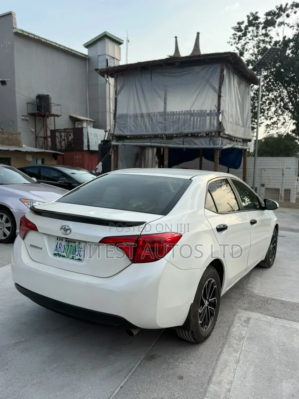 Toyota Corolla LE ECO 4dr Sedan (1.8L 4cyl CVT) 2017 White