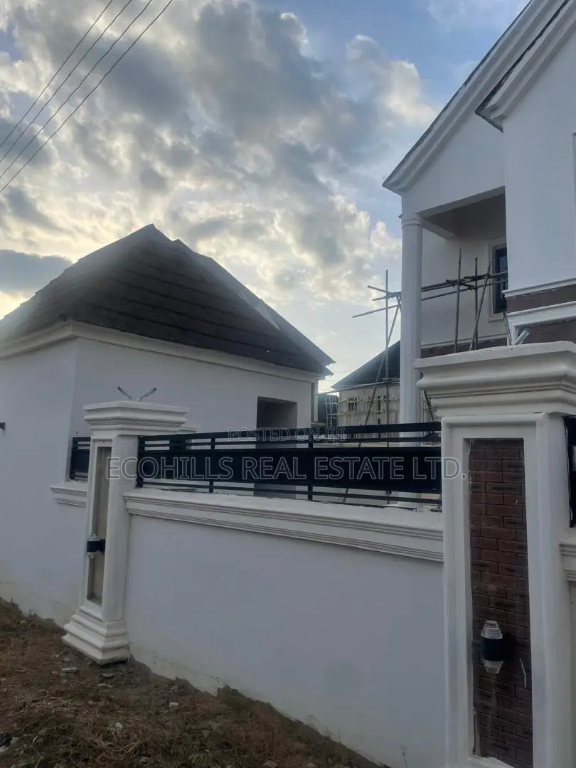 5bdrm House in Diamond Estate, Lugbe District for sale