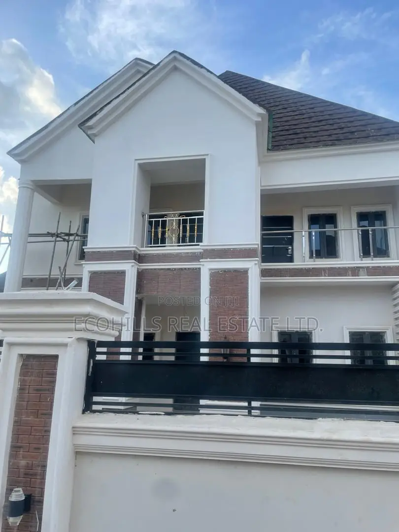 5bdrm House in Diamond Estate, Lugbe District for sale