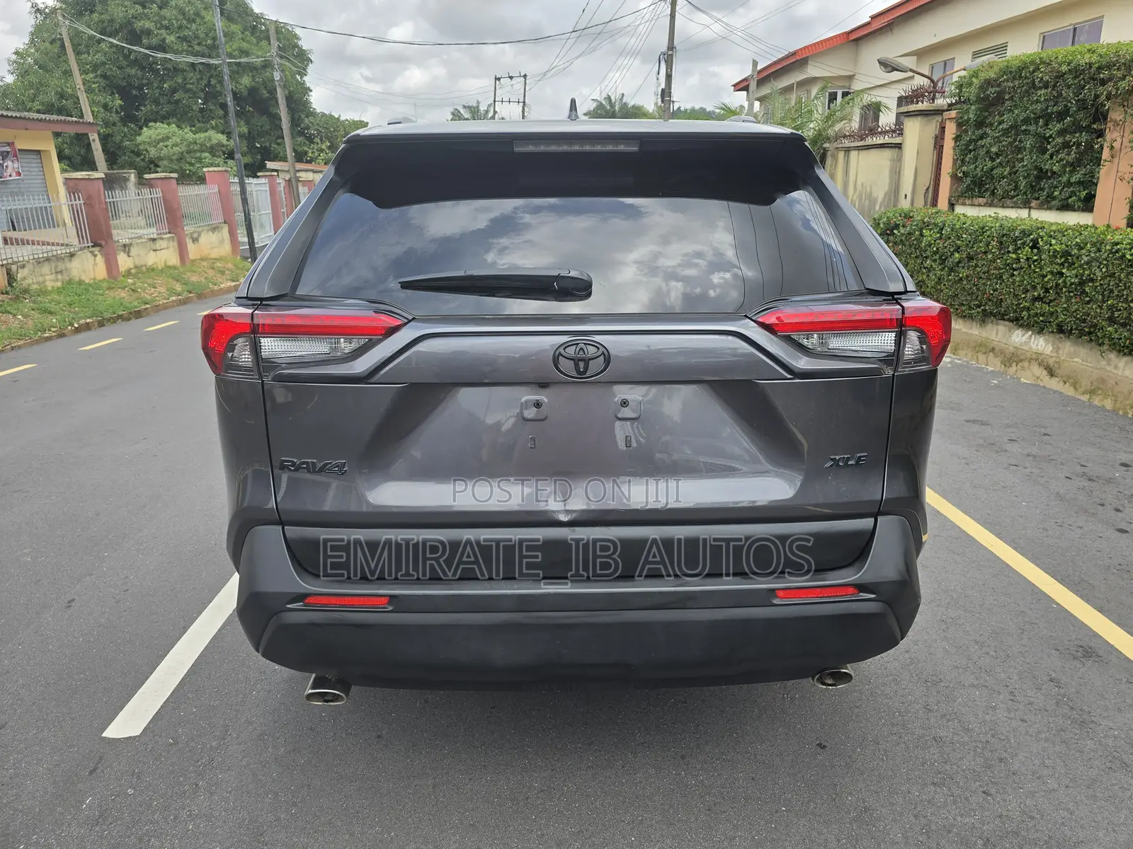 Toyota RAV4 XLE FWD 2020 Gray